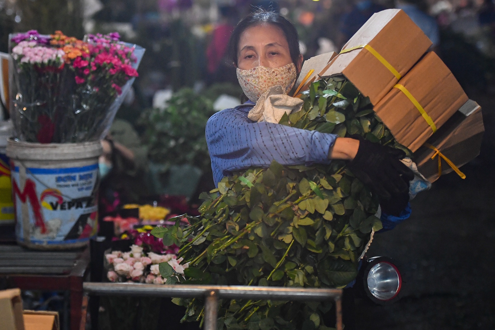 Cho hoa dem Quang An nhon nhip rang sang ngay Phu nu Viet Nam anh 3
