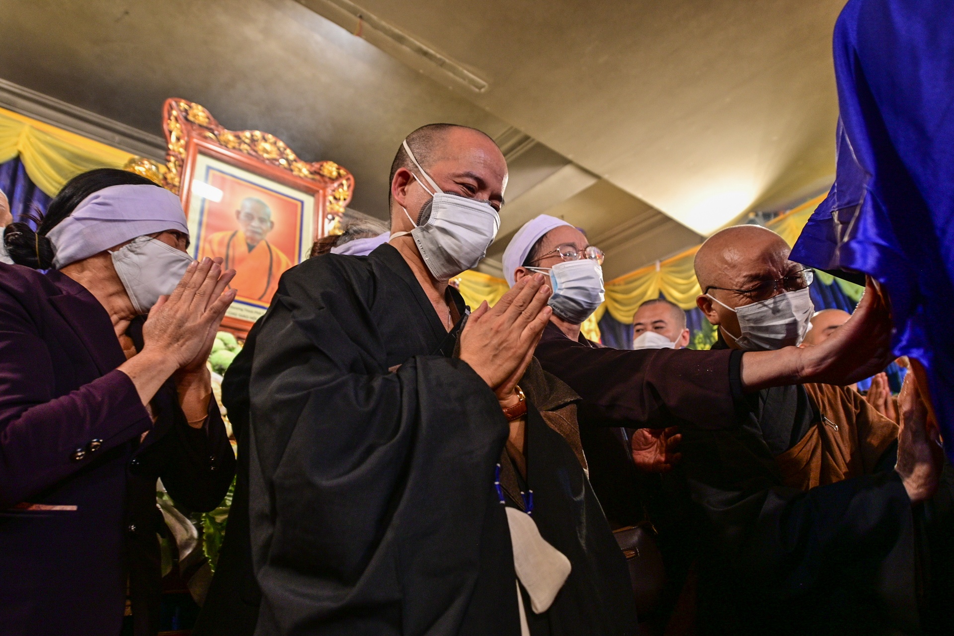 Nguoi dan,  phat tu xuc dong tien dua co Dai lao Hoa thuong anh 7