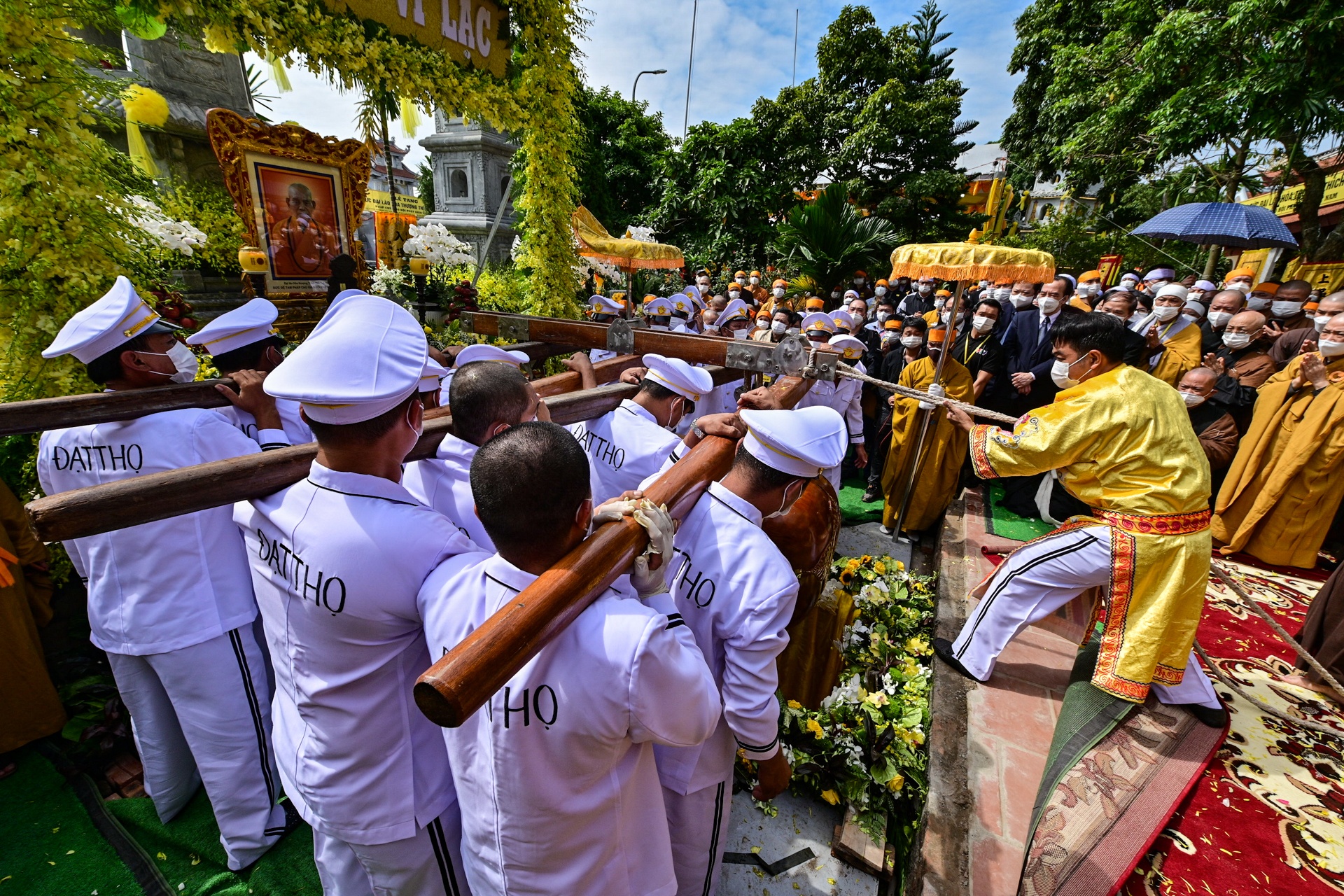 Nguoi dan,  phat tu xuc dong tien dua co Dai lao Hoa thuong anh 14