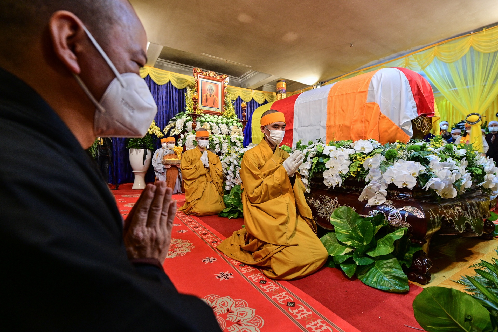 Nguoi dan,  phat tu xuc dong tien dua co Dai lao Hoa thuong anh 1