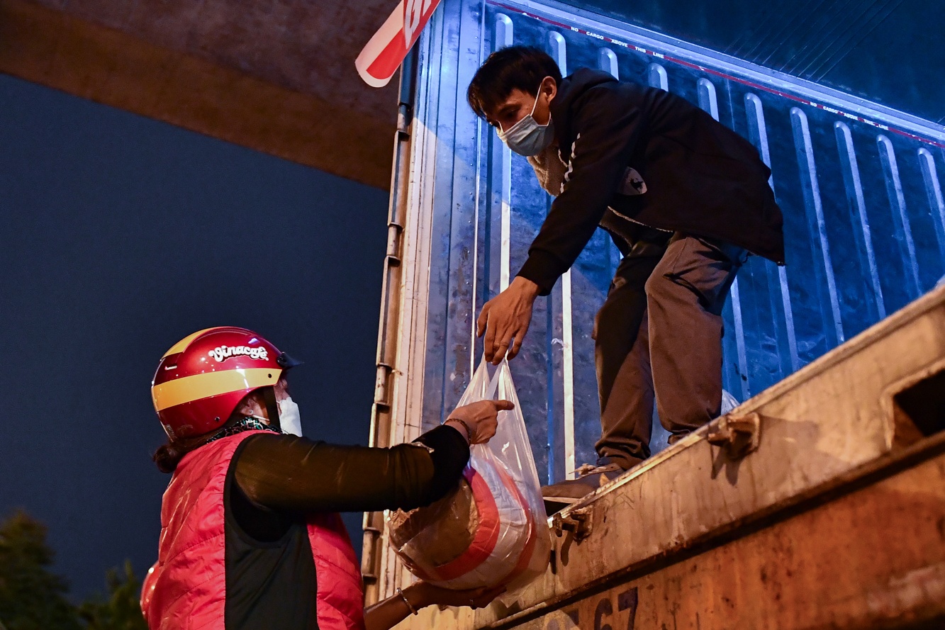 Tu Lang Son ve Ha Noi ban 'giai cuu' 19 tan mit hinh anh