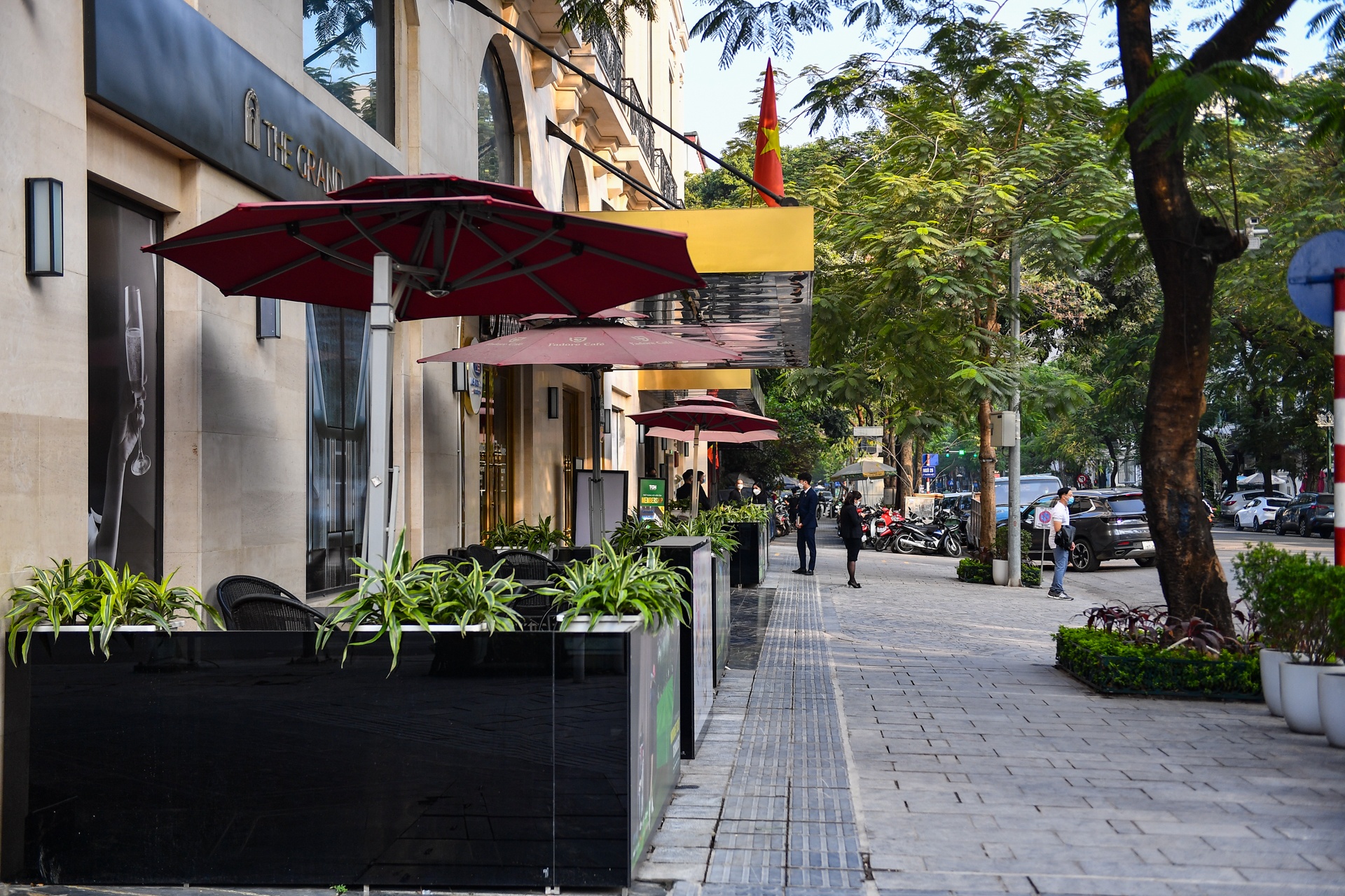 5 tuyen pho Ha Noi cho phep kinh doanh tren via he anh 5