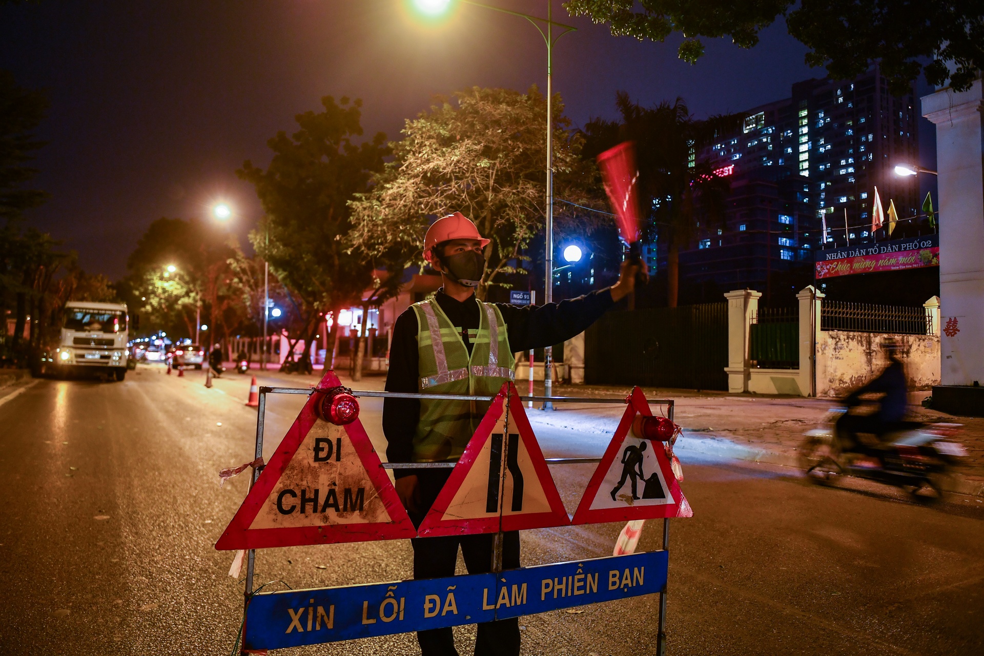 Xuyen dem don ha,  di doi cay xanh anh 5