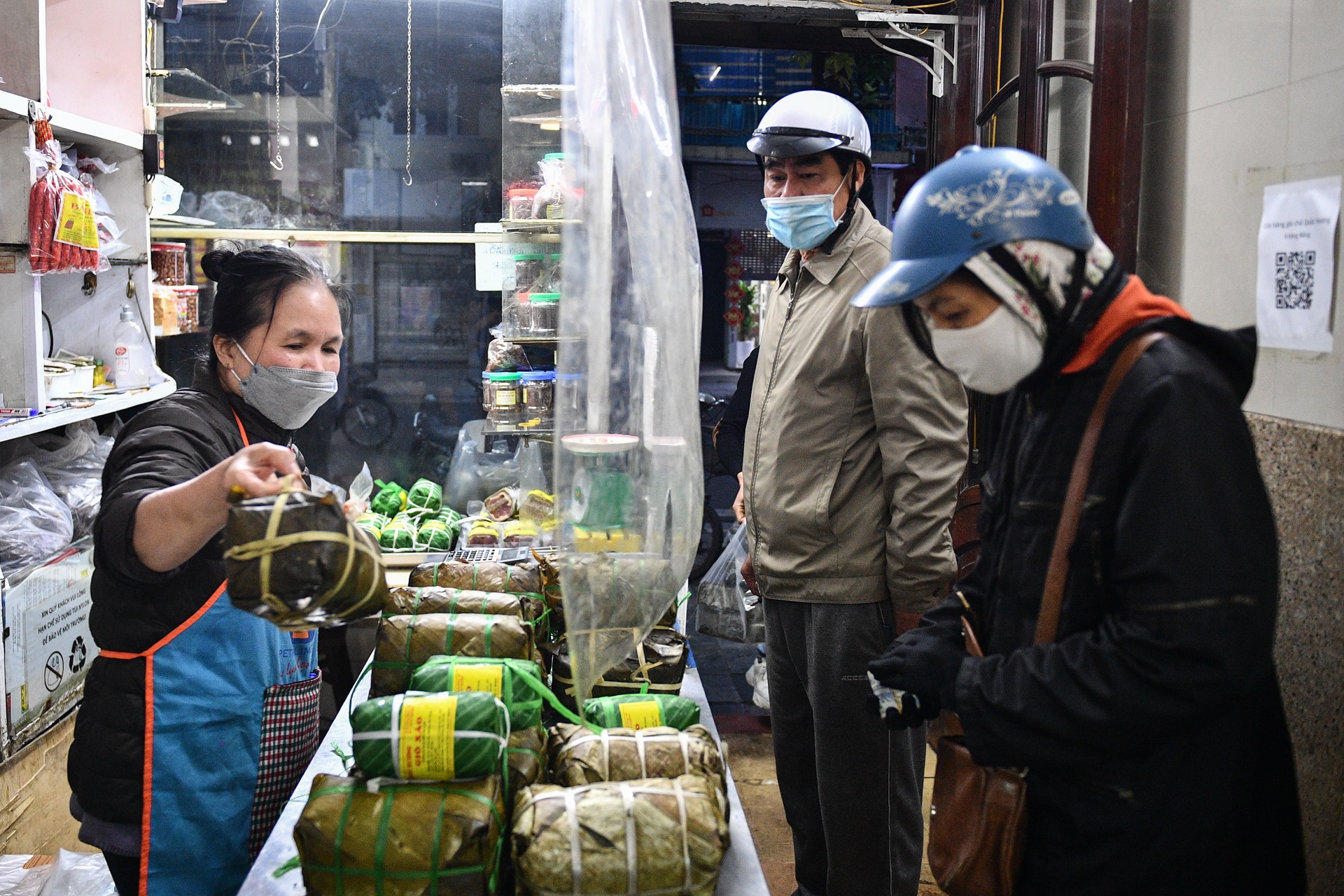 Ga ngam hoa hong cung giao thua dat khach anh 1