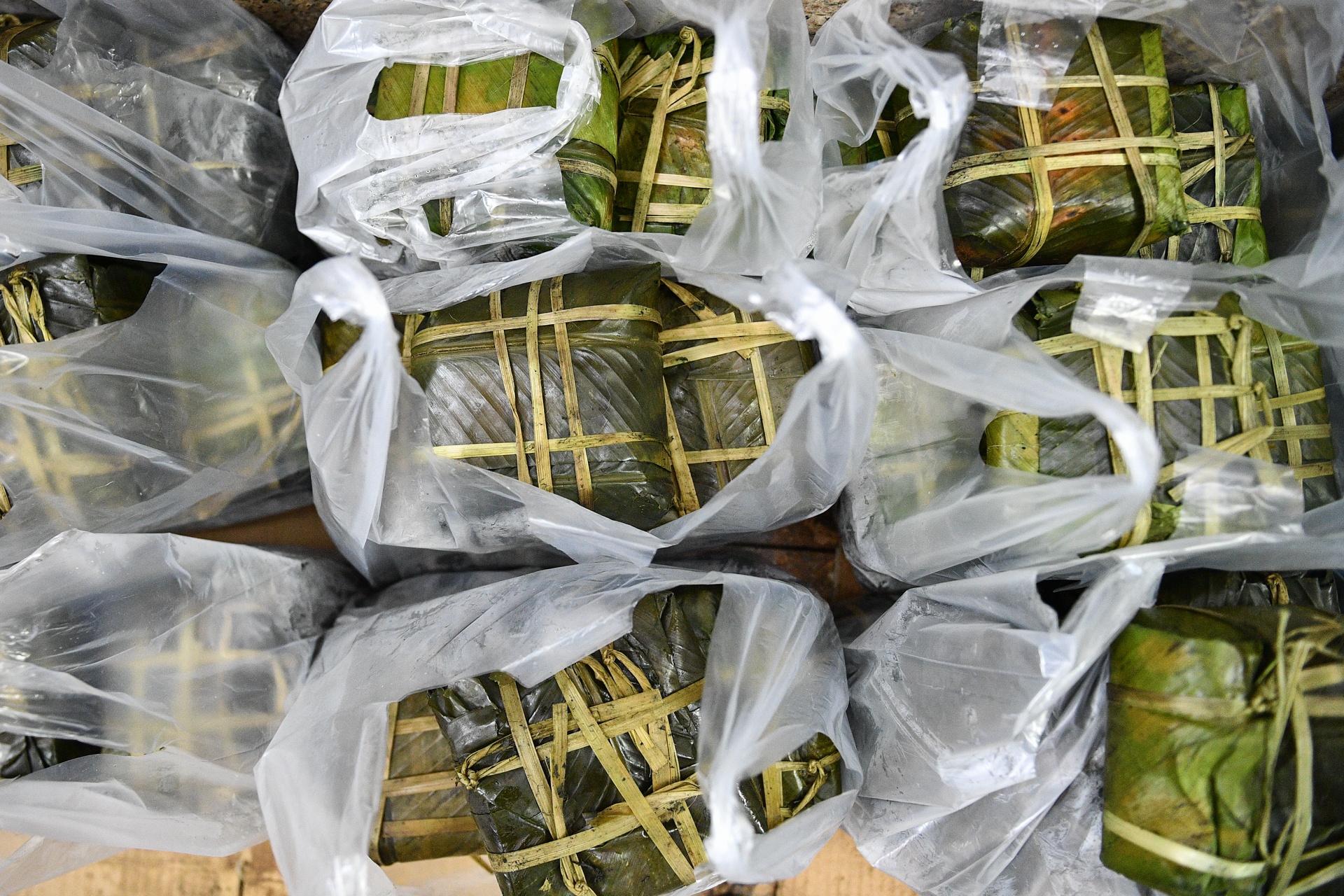 Ga ngam hoa hong cung giao thua dat khach anh 2