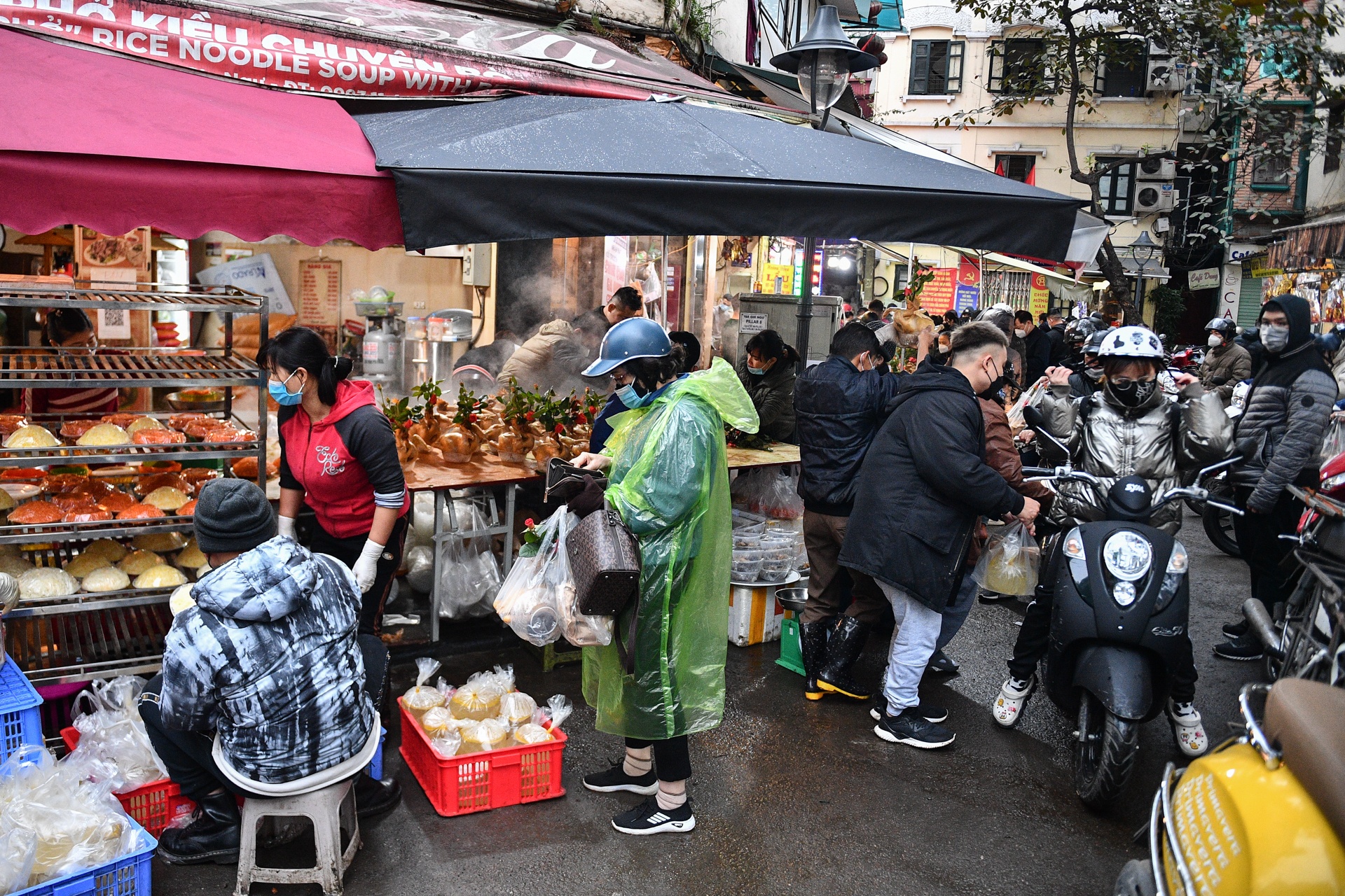 Ga ngam hoa hong cung giao thua dat khach anh 3