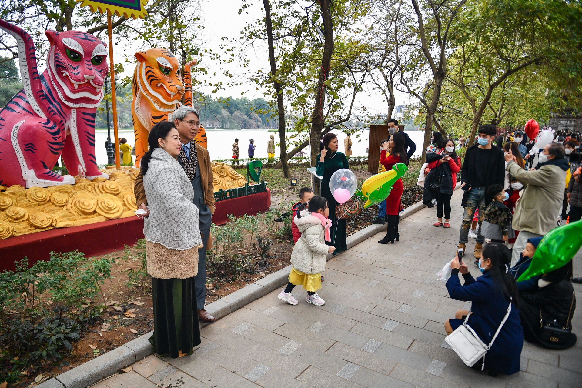 Dong nghit nguoi du xuan ngay dau nam moi anh 2