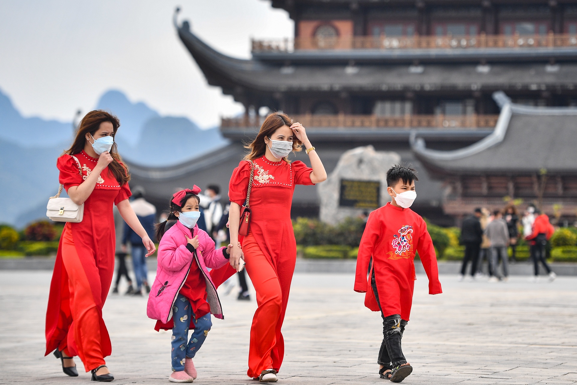 Nguoi dan do ve le chua Tam Chuc ngay mung 3 Tet anh 7