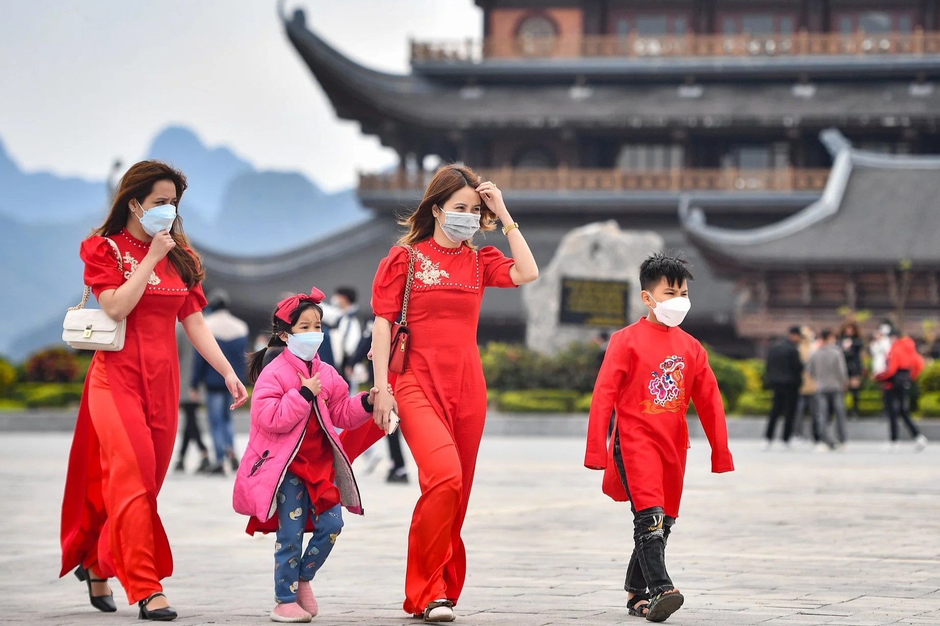 Nguoi dan do ve le chua Tam Chuc ngay mung 3 Tet hinh anh