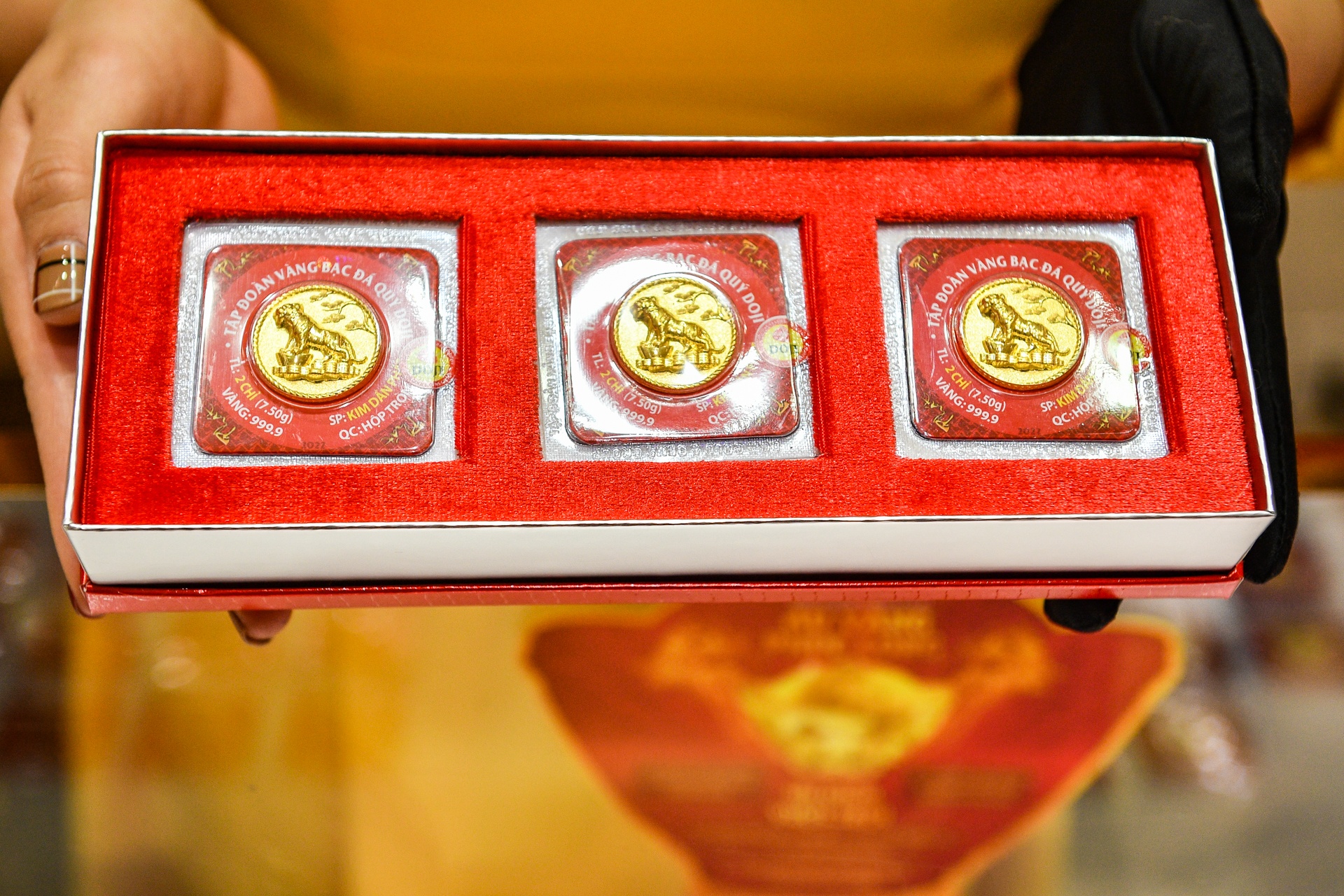 Ho vang 9999 "len ke" truoc ngay via Than Tai anh 4