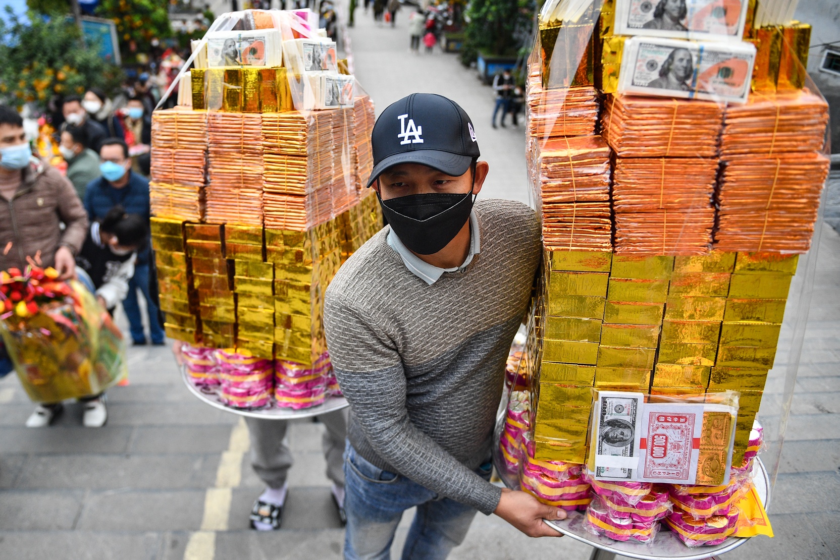 Du khach do ve den Ba Chua Kho xin loc dau nam hinh anh