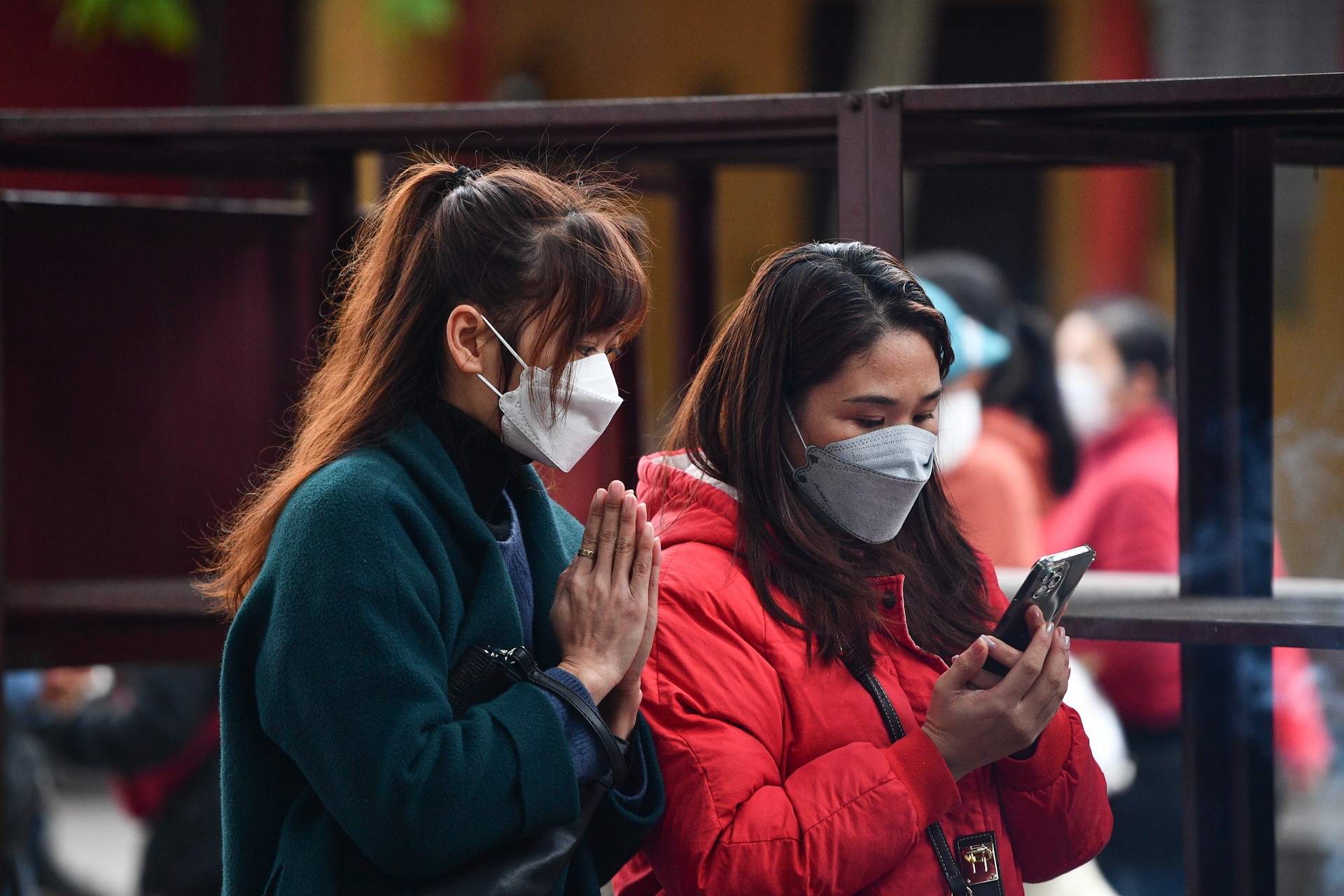 Nguoi dan do ve den Ba Chua Kho dang le "vay von" anh 10