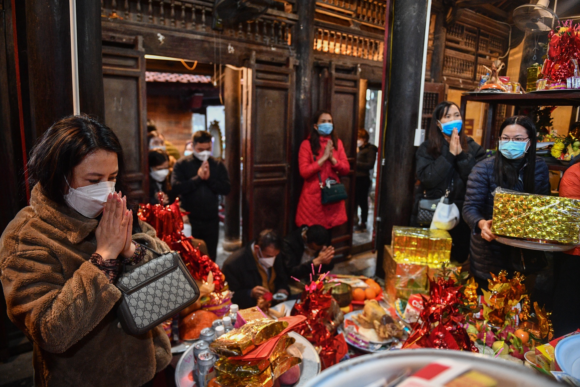 Nguoi dan do ve den Ba Chua Kho dang le "vay von" anh 7