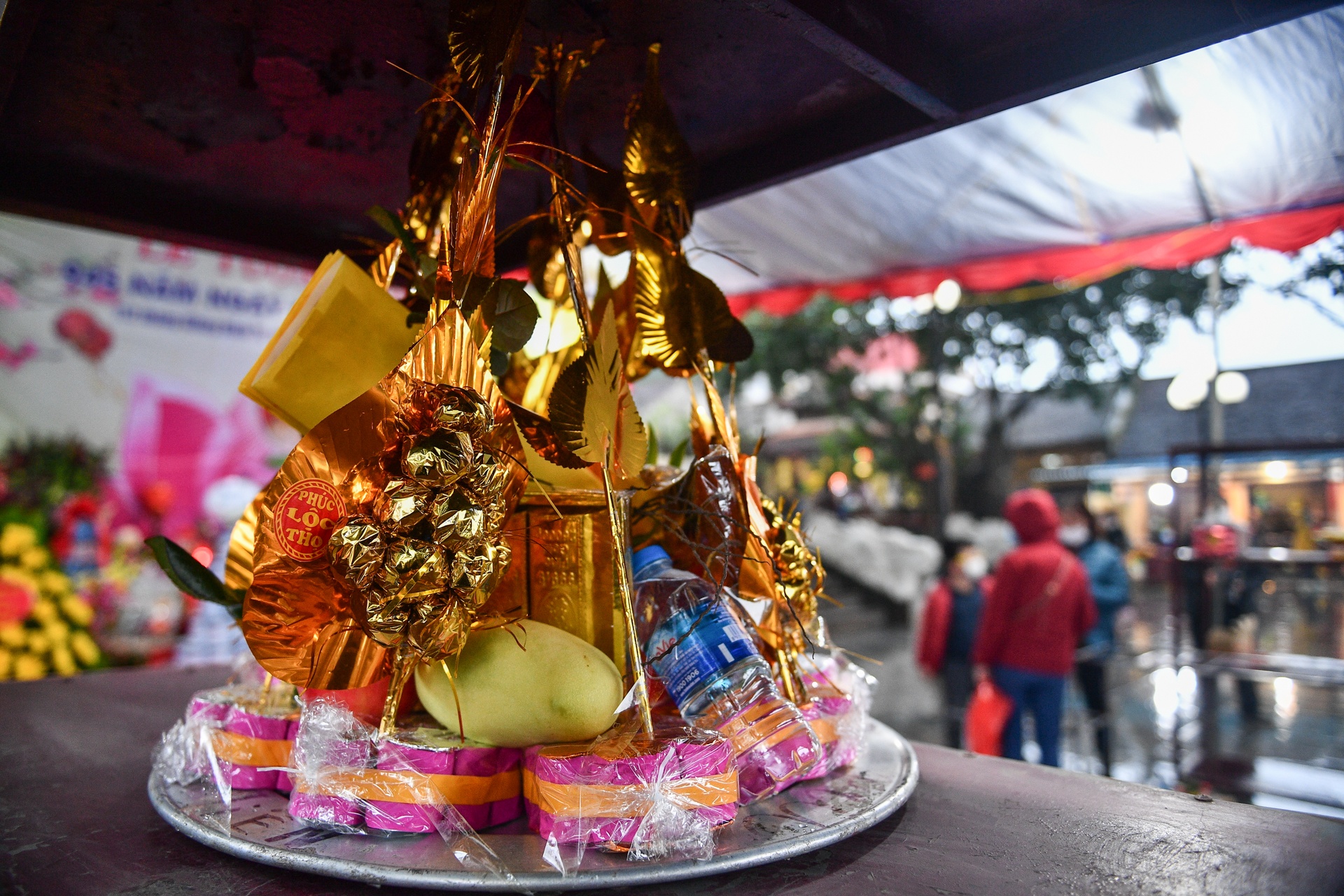 Nguoi dan do ve den Ba Chua Kho dang le "vay von" anh 12