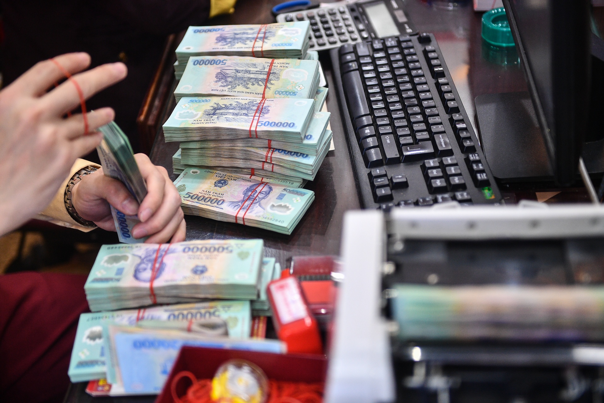 Ban 19 cay vang khi gia vang tang ky luc anh 7