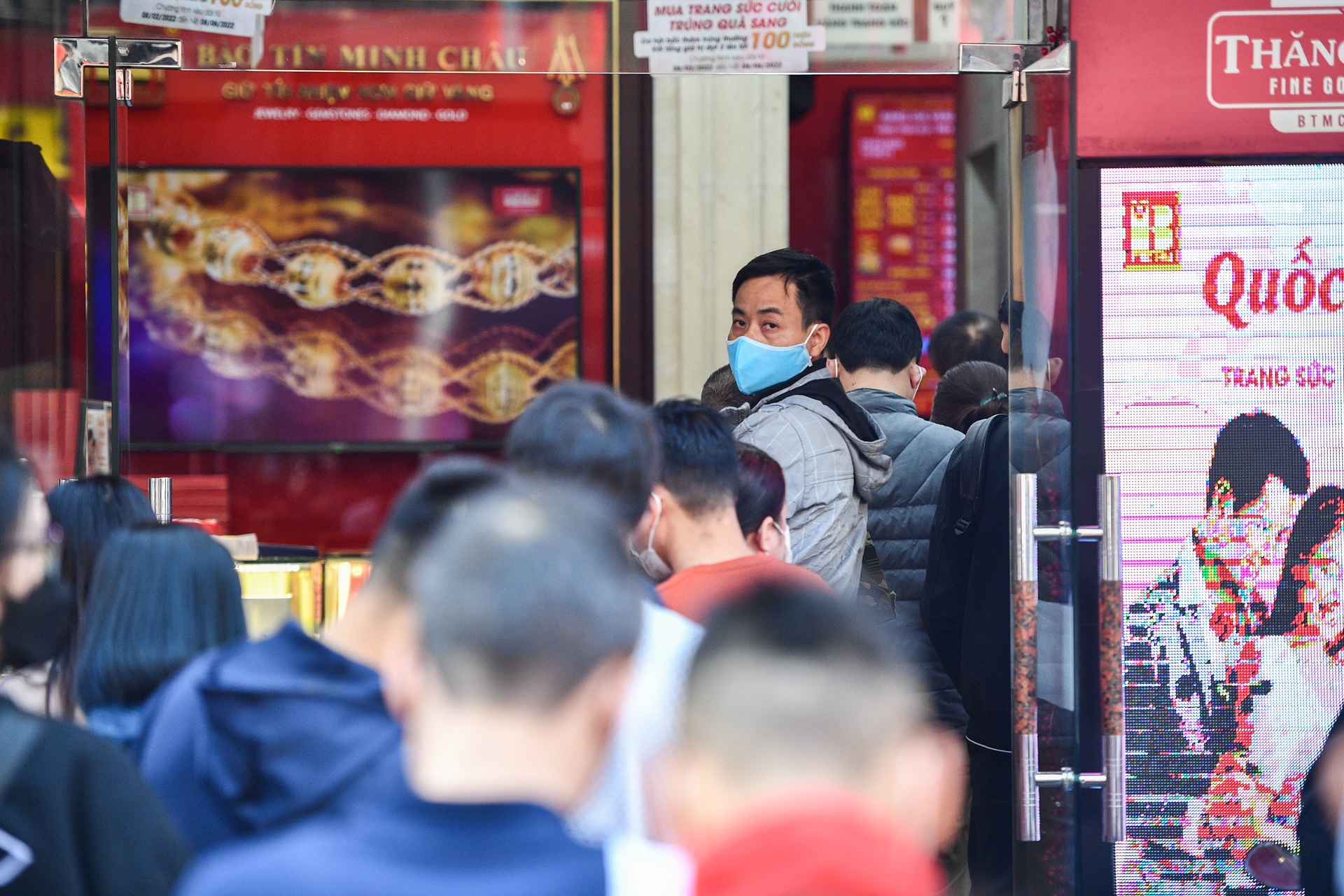 Ban 19 cay vang khi gia vang tang ky luc anh 9