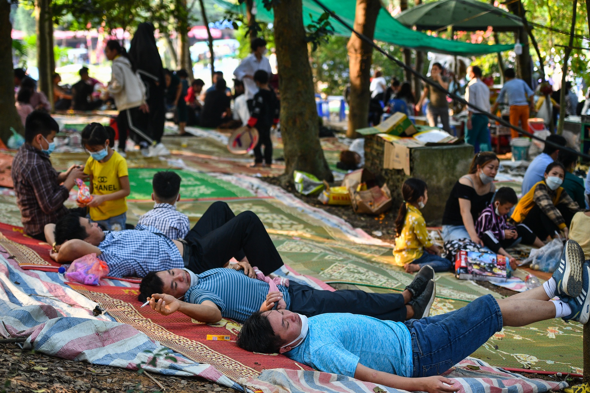 Dich vu thue chieu, xe dien o den Hung hut khach truoc le gio To hinh anh