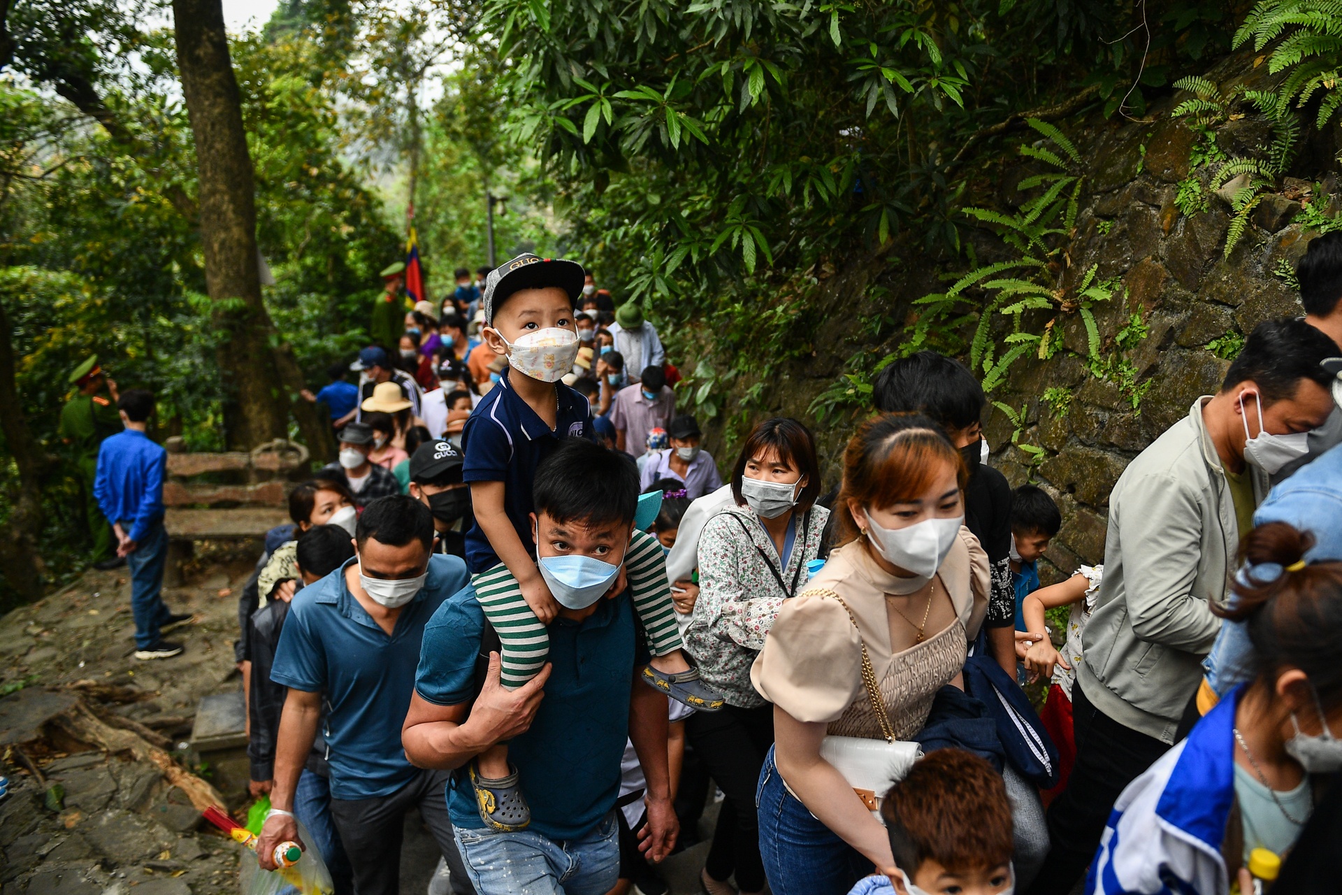 Treo rao len den Hung,  truot tuong "thao chay" vi qua dong anh 6