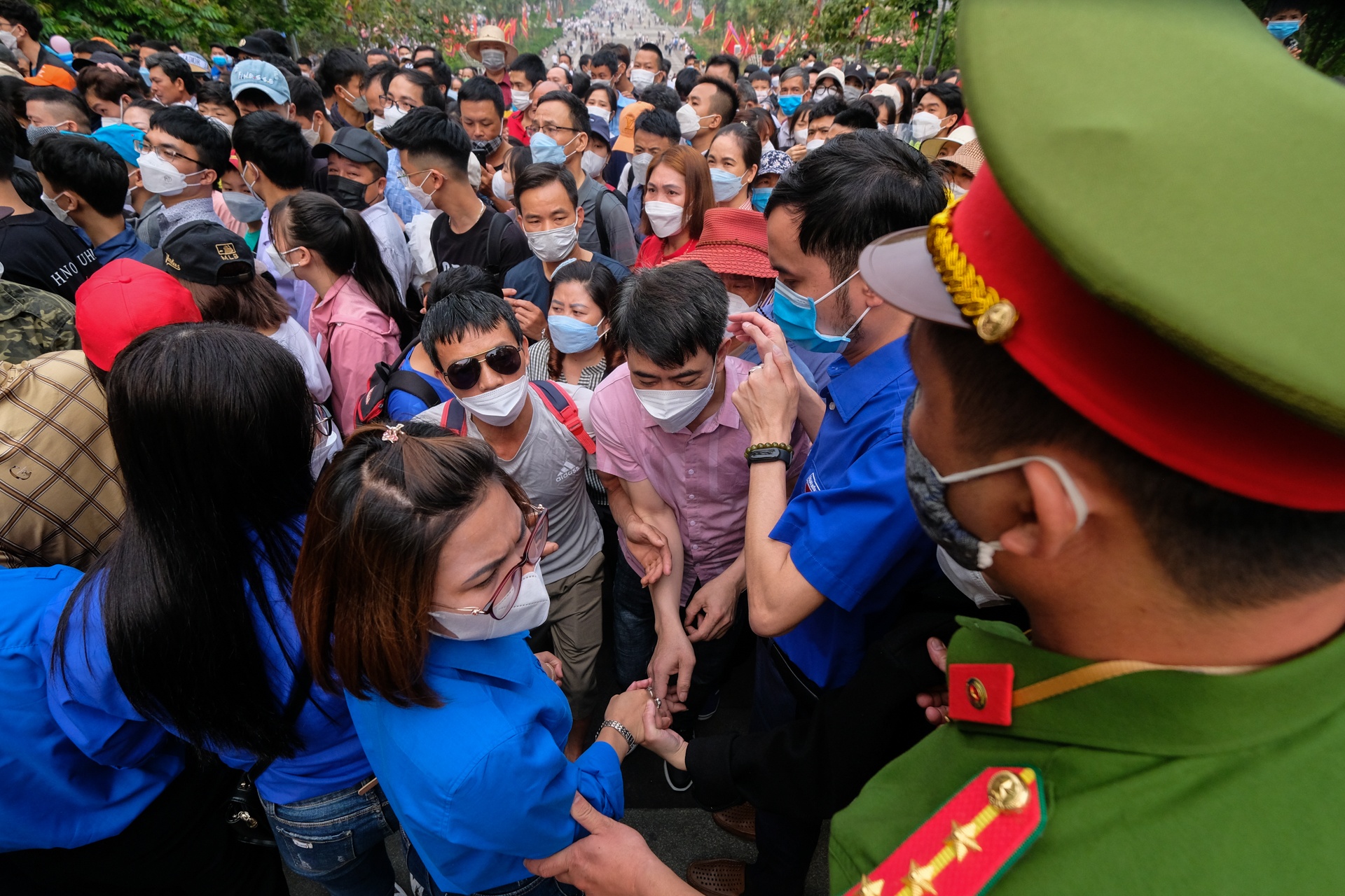 Treo rao len den Hung,  truot tuong "thao chay" vi qua dong anh 2