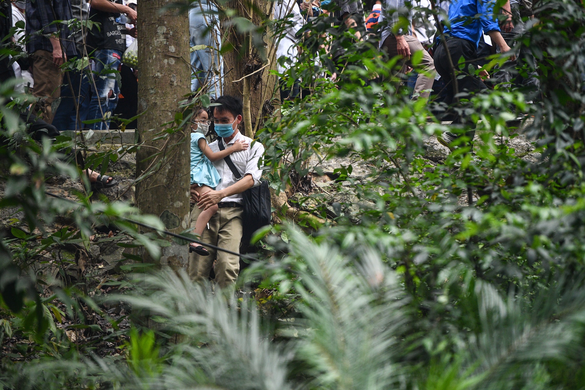 Treo rao len den Hung,  truot tuong "thao chay" vi qua dong anh 10