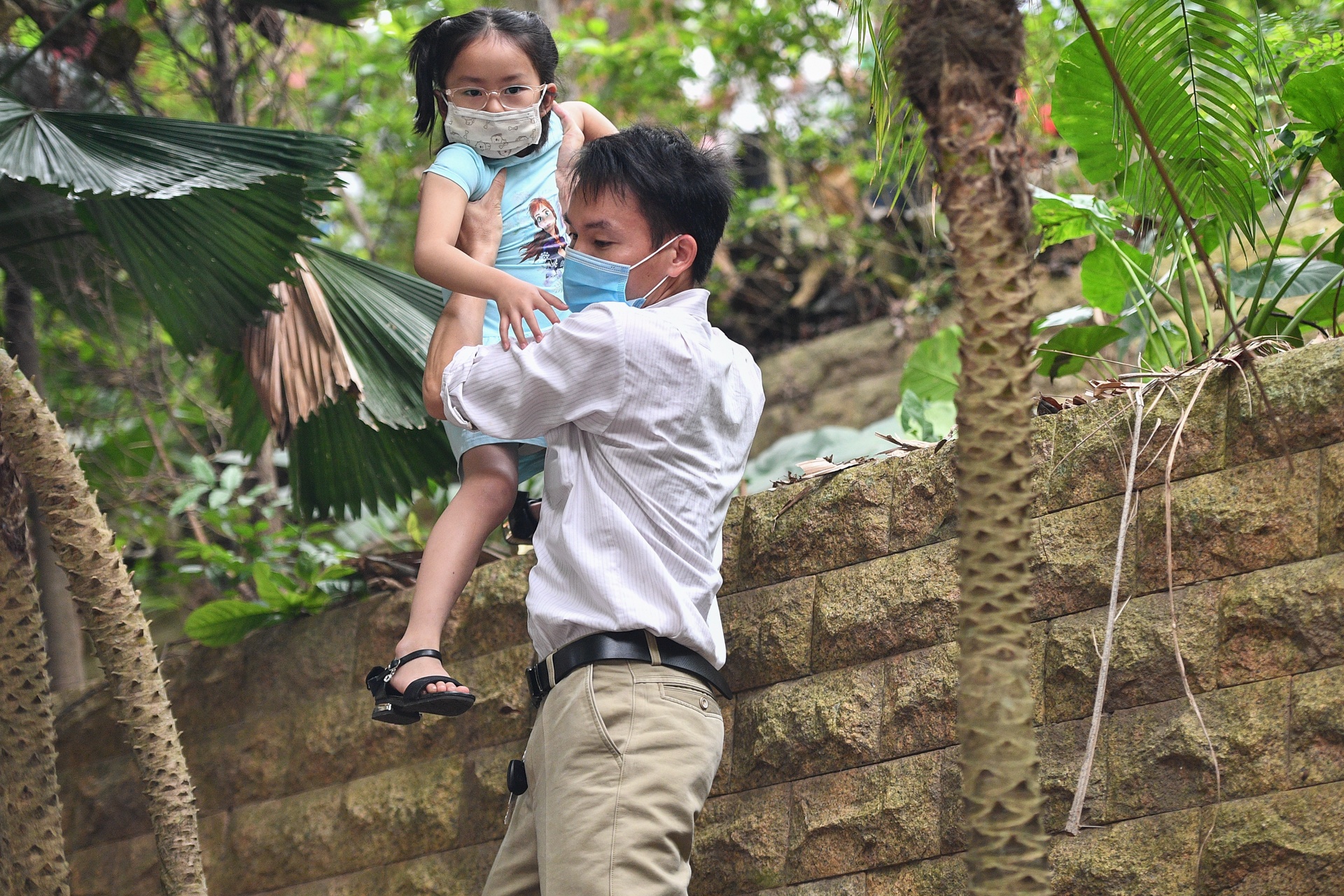 Treo rao len den Hung,  truot tuong "thao chay" vi qua dong anh 11