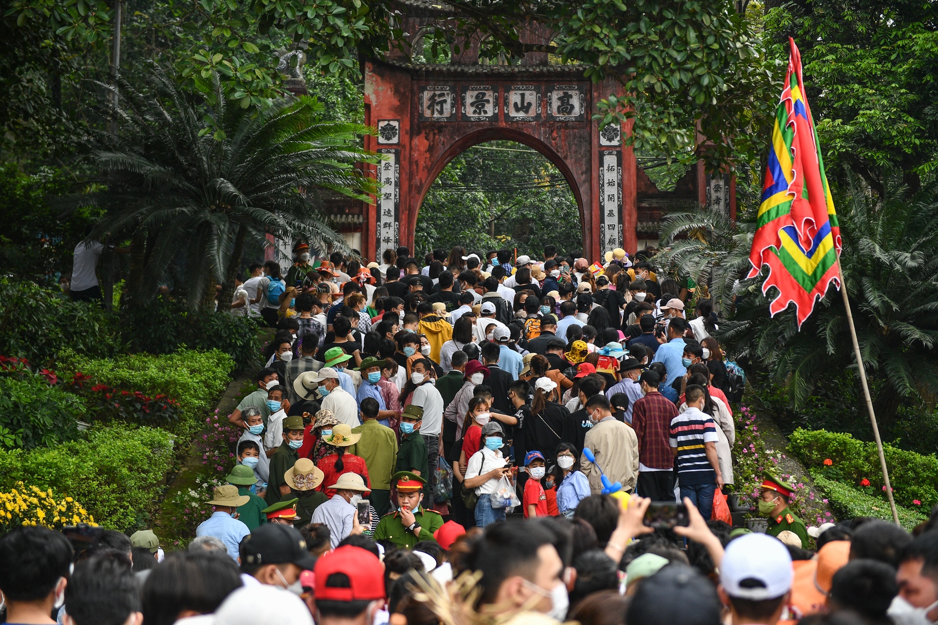 Treo rao len den Hung,  truot tuong "thao chay" vi qua dong anh 5