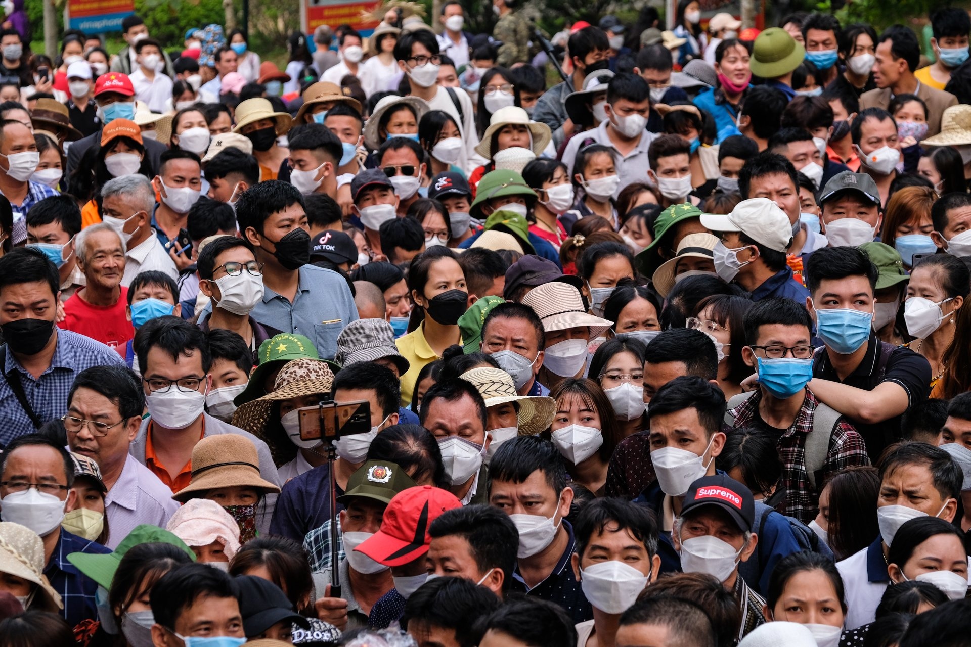 Treo rao len den Hung,  truot tuong "thao chay" vi qua dong anh 12