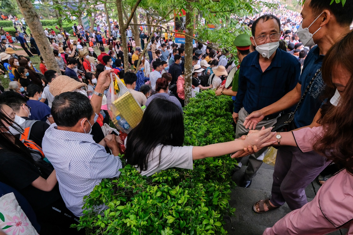 Treo rao, truot tuong thao chay vi duong len den Hung qua tai hinh anh
