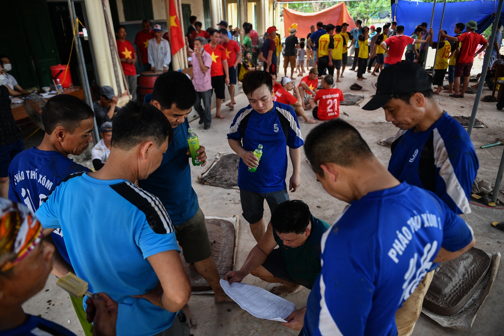 Phao dat Tu Ky no to ngang sam dip 30/4 anh 9