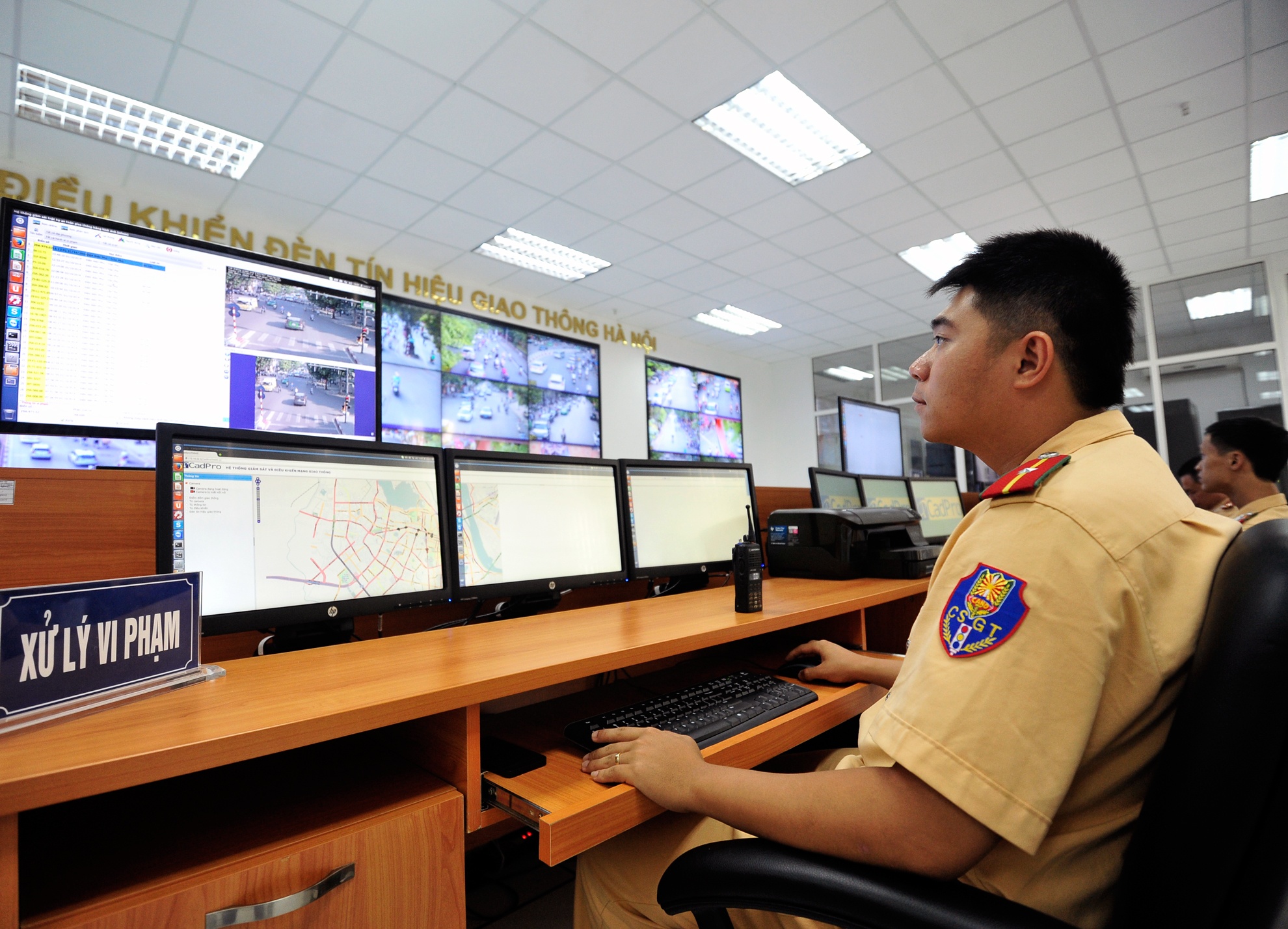 Mục tiêu từng bước hiện đại hóa Trung tâm điều khiển đèn tín hiệu giao thông với công nghệ tiên tiến, hiện đại, có khả năng kiểm soát, điều khiển linh hoạt tất cả các nút đèn tín hiệu giao thông từ Trung tâm; tăng cường khả năng giám sát giao thông bằng hình ảnh (quan sát tình hình giao thông qua camera và phát hiện phương tiện vi phạm thông qua hệ thống camera giám sát) để đảm bảo ANTT trên địa bàn thủ đô.