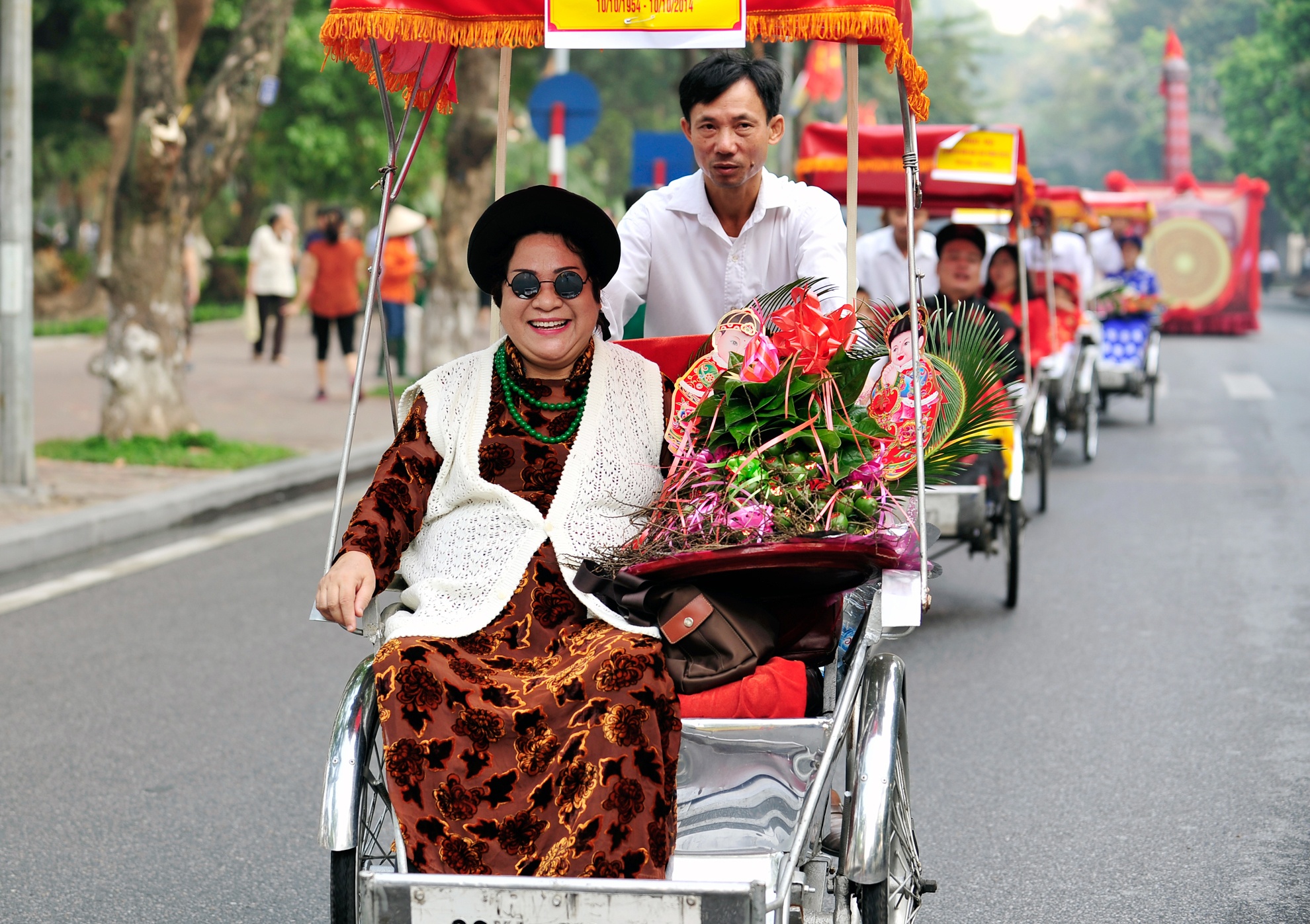 Nghi le cuoi hoi co tren duong pho thu do hinh anh