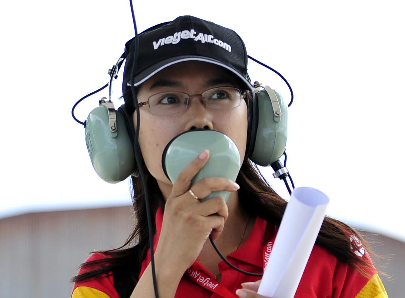 Nu ky su duy nhat sua chua may bay o Da Nang hinh anh