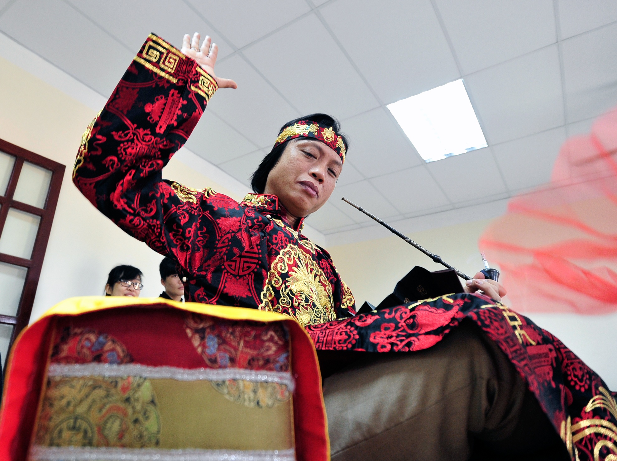 Trai long ve mon hoc hau dong o giang duong dai hoc hinh anh