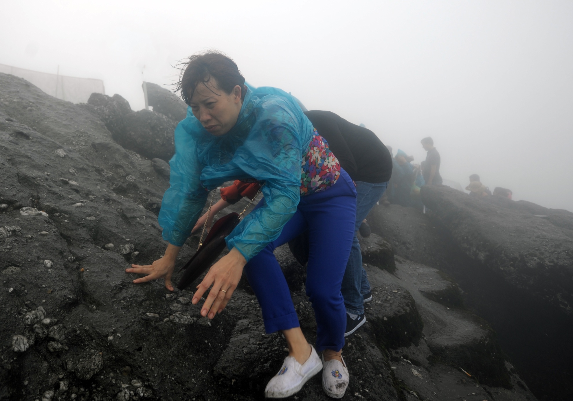 Khai hoi Yen Tu trong mua va gio lanh hinh anh
