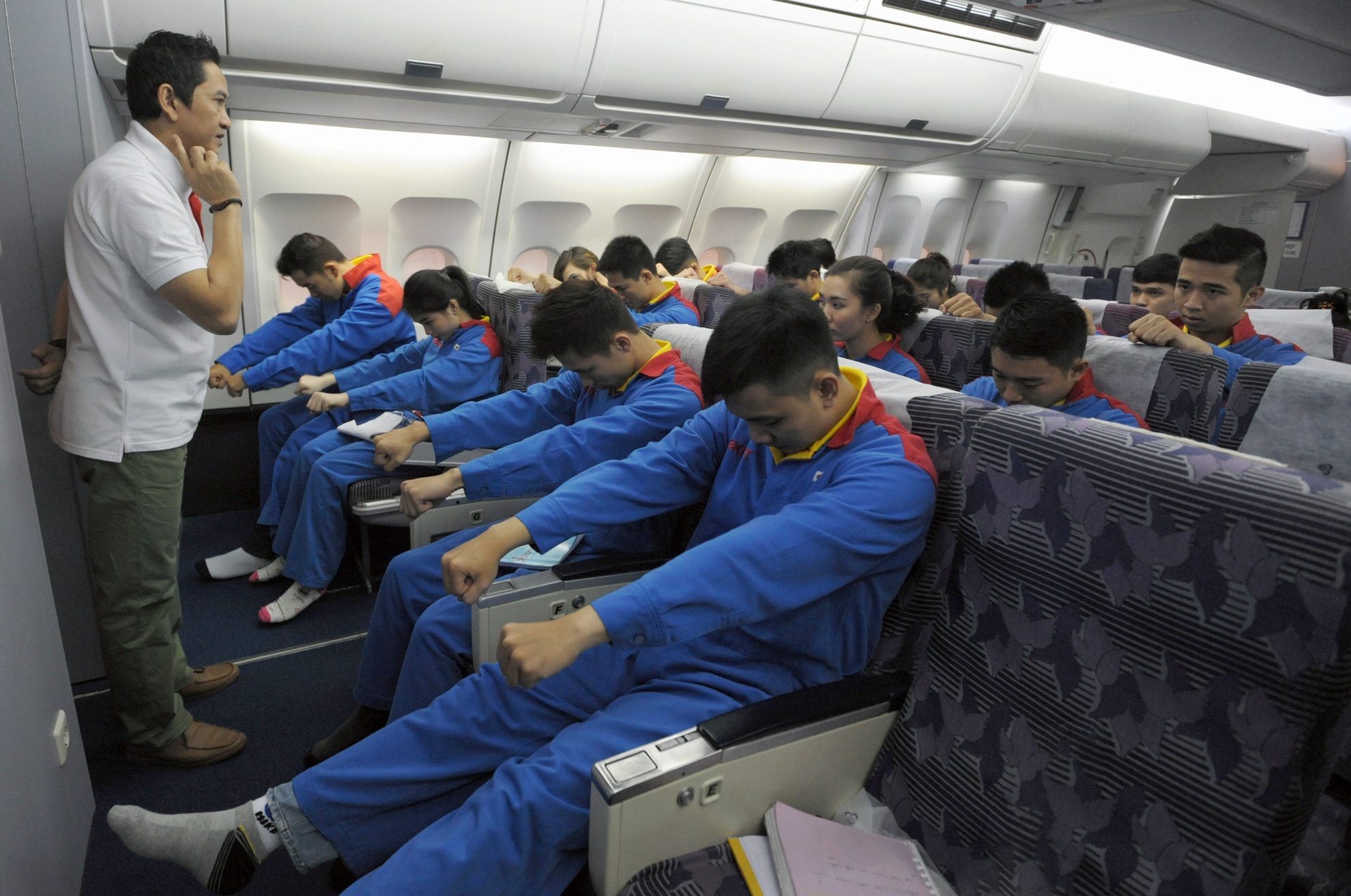 Khóa huấn luyện được tổ chức tại học viện huấn luyện bay Thai Airway. Đây là một trung tâm với đầy đủ các trang thiết bị hiện đại như khoang hành khách mô phỏng, buồng thực tập chữa cháy, hồ bơi và các thiết bị cứu hộ đã được công nhận và phê chuẩn bởi cục hàng không Việt Nam.