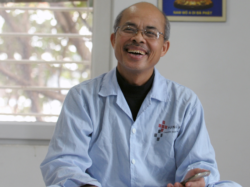 Nghe si Han Van Tinh han hoan truoc ngay xuat vien hinh anh