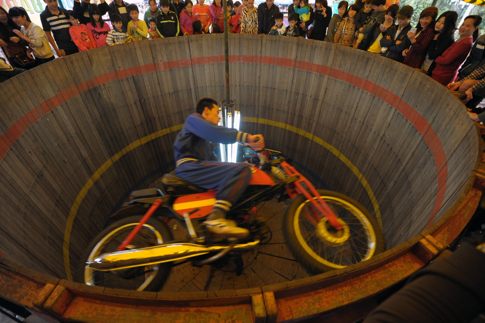 Moto bay - mon xiec khuynh dao khan gia mot thoi hinh anh