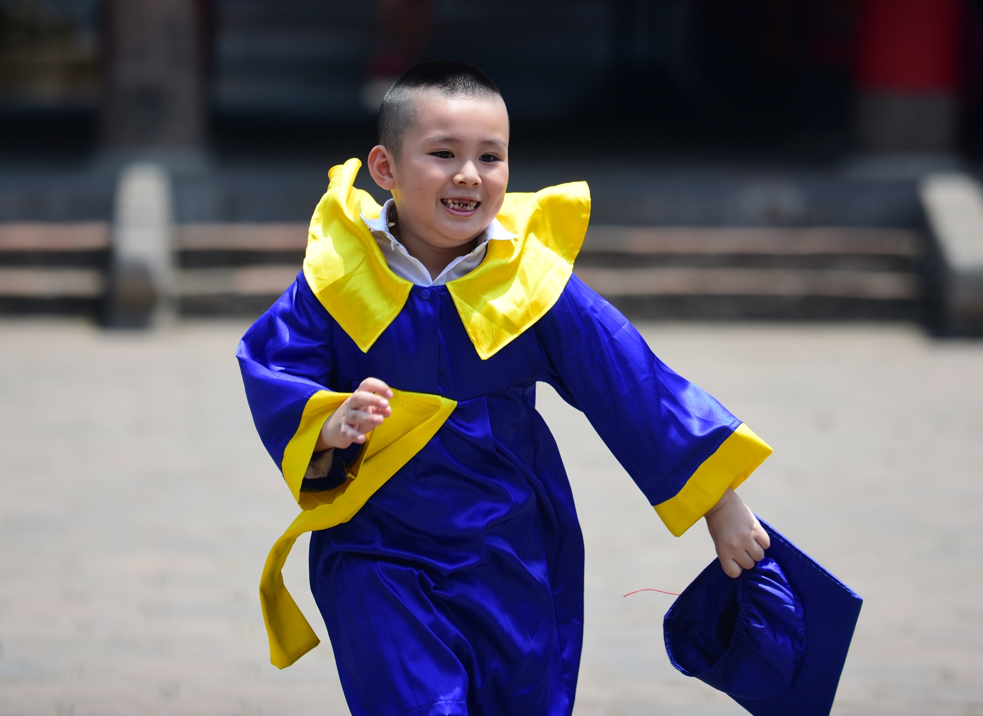 Dien vien nhi 'Con da lon khon' tot nghiep mam non hinh anh