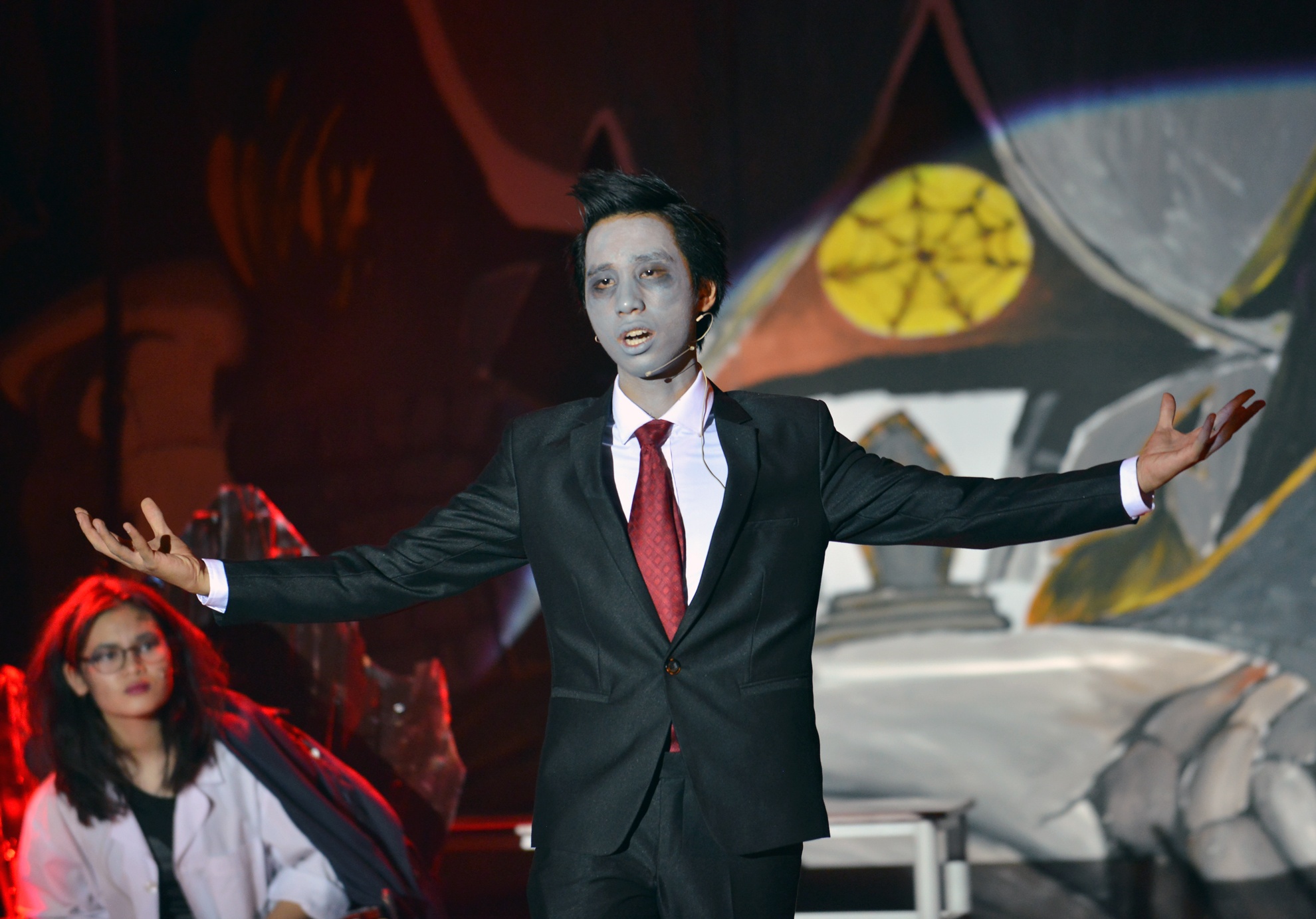 Đổ vỡ trước tình cảm với Jack, Dr. X đã bị rơi vào bẫy do Oogie - một ông ba bị xấu xa mong muốn lật đổ Jack. Oggie đã dùng những lời đường mật rót vào tai Dr. X để cô thực hiện theo kế hoạch của hắn.