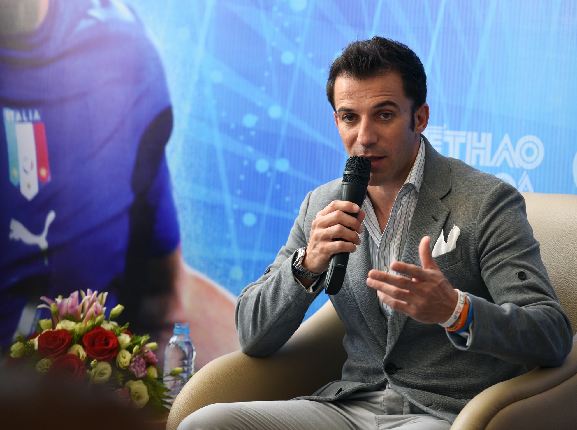 Del Piero bat ngo truoc su cuong nhiet cua tifosi Viet Nam hinh anh