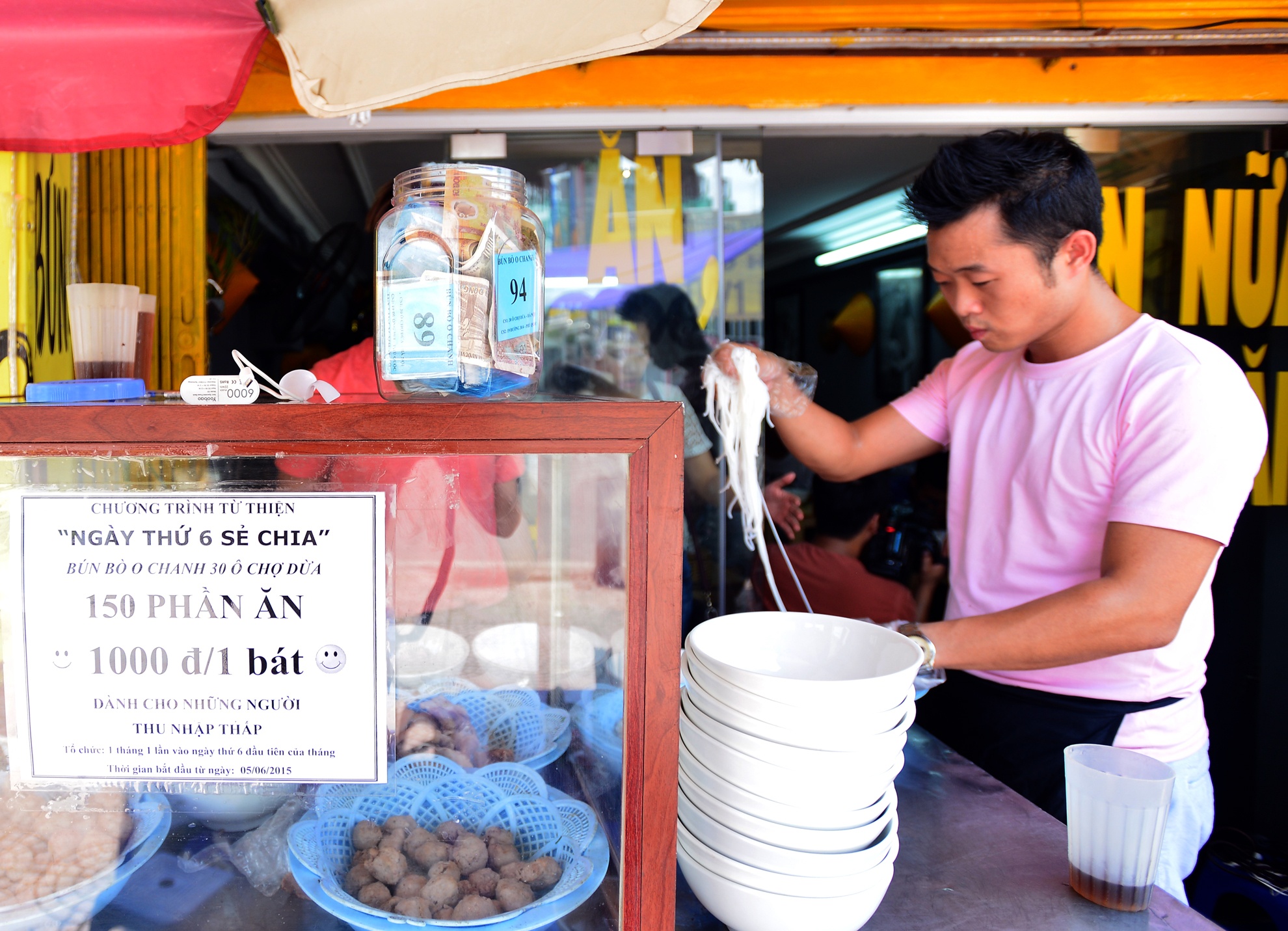Quan bun bo gia 1.000 dong o Ha Noi hinh anh