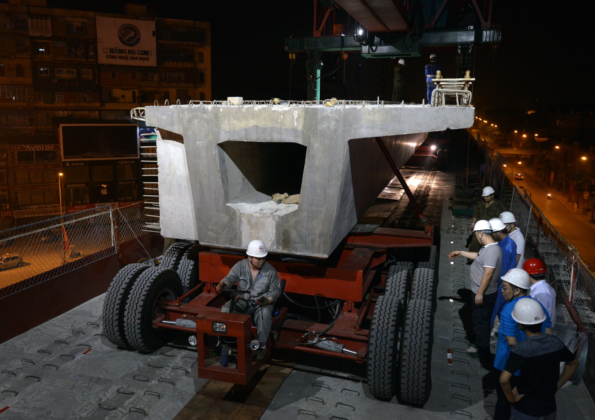 Canh thi cong hang muc kho nhat o duong sat tren cao hinh anh