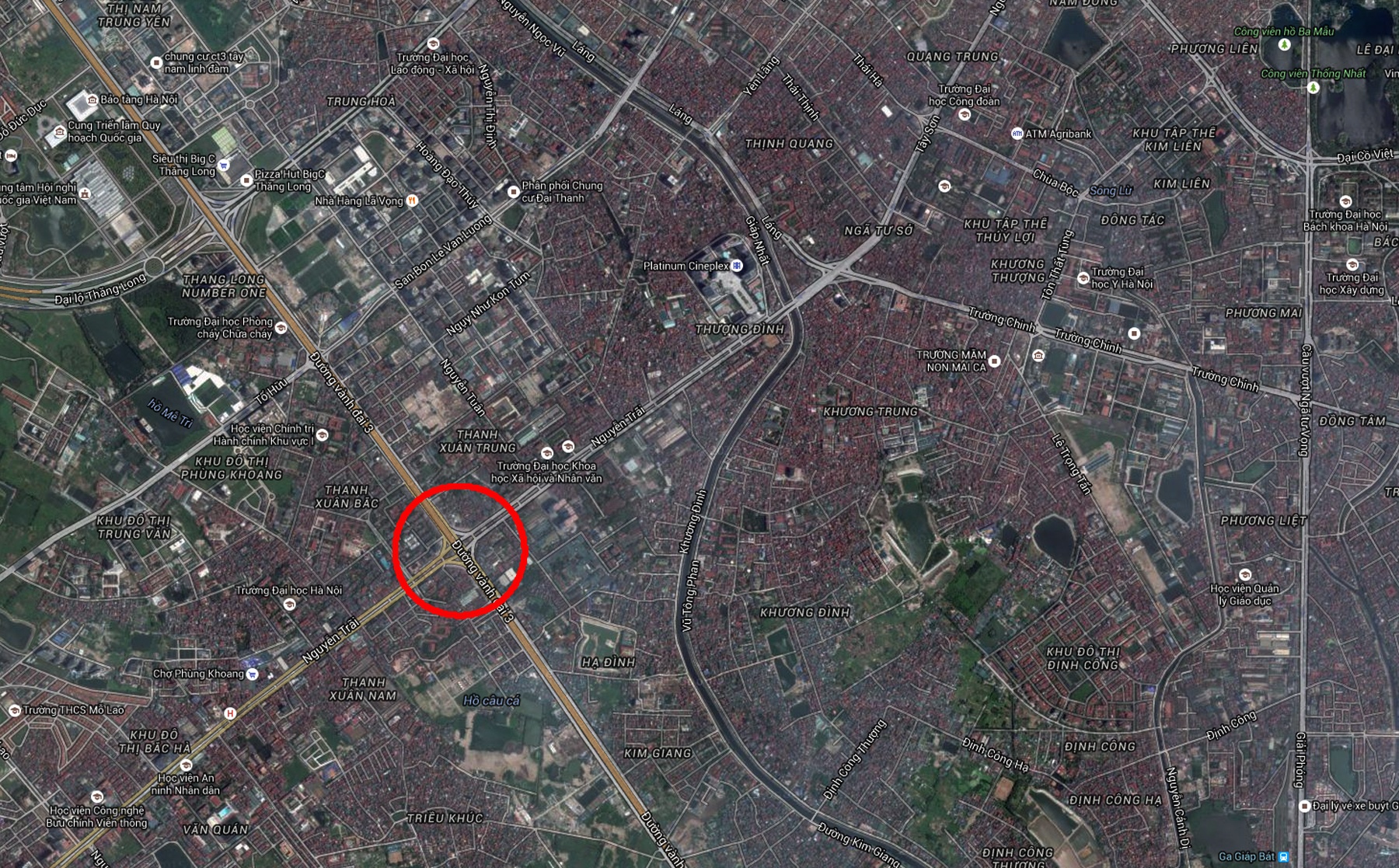  Đây là điểm giao cắt của đường vành đai 3 (gồm tuyến trên cao và mặt đất) với tuyến đường Nguyễn Trãi huyết mạch nối từ phía tây nam vào trung tâm Hà Nội.