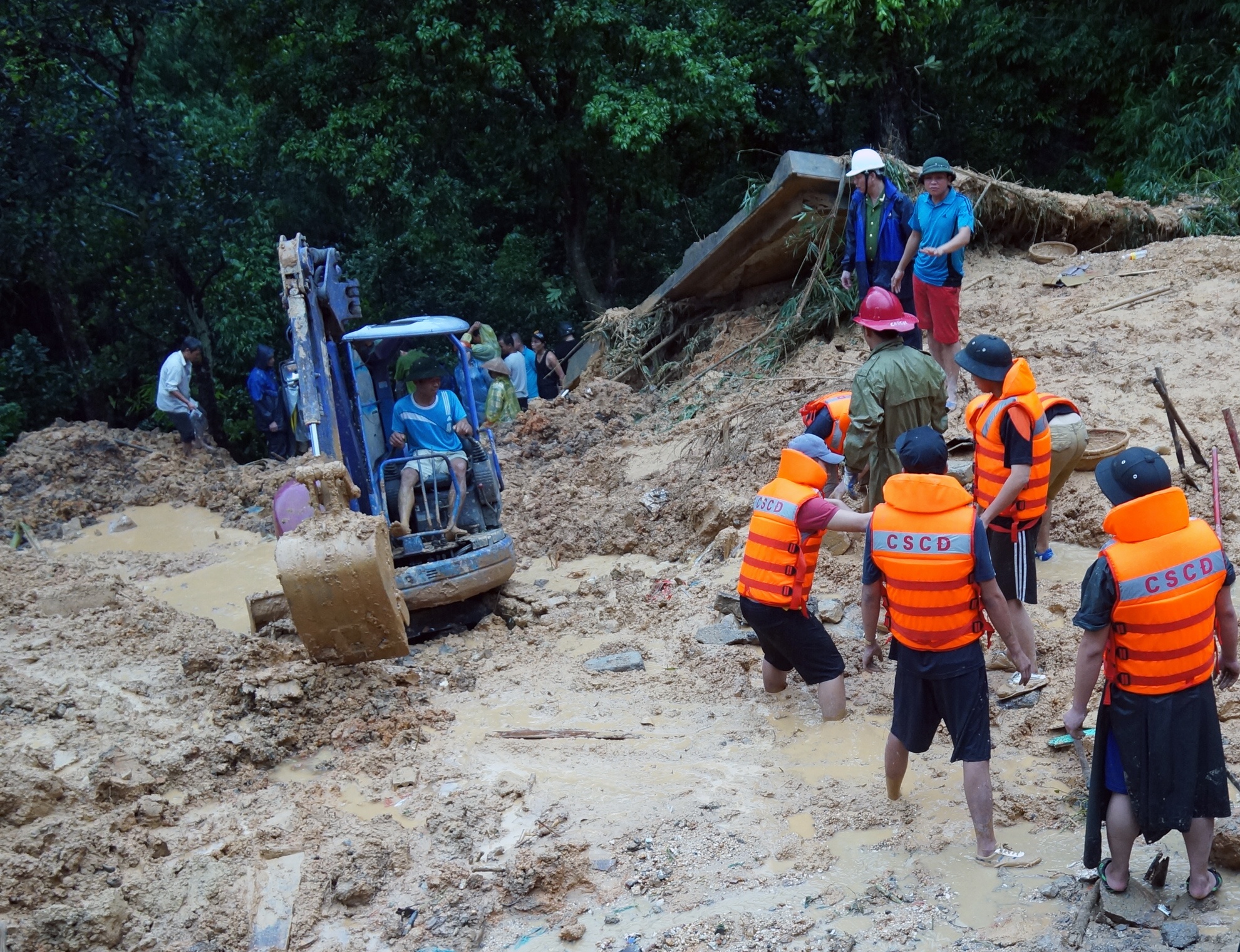 Hien truong nui lo vui lap 9 nguoi o Quang Ninh hinh anh