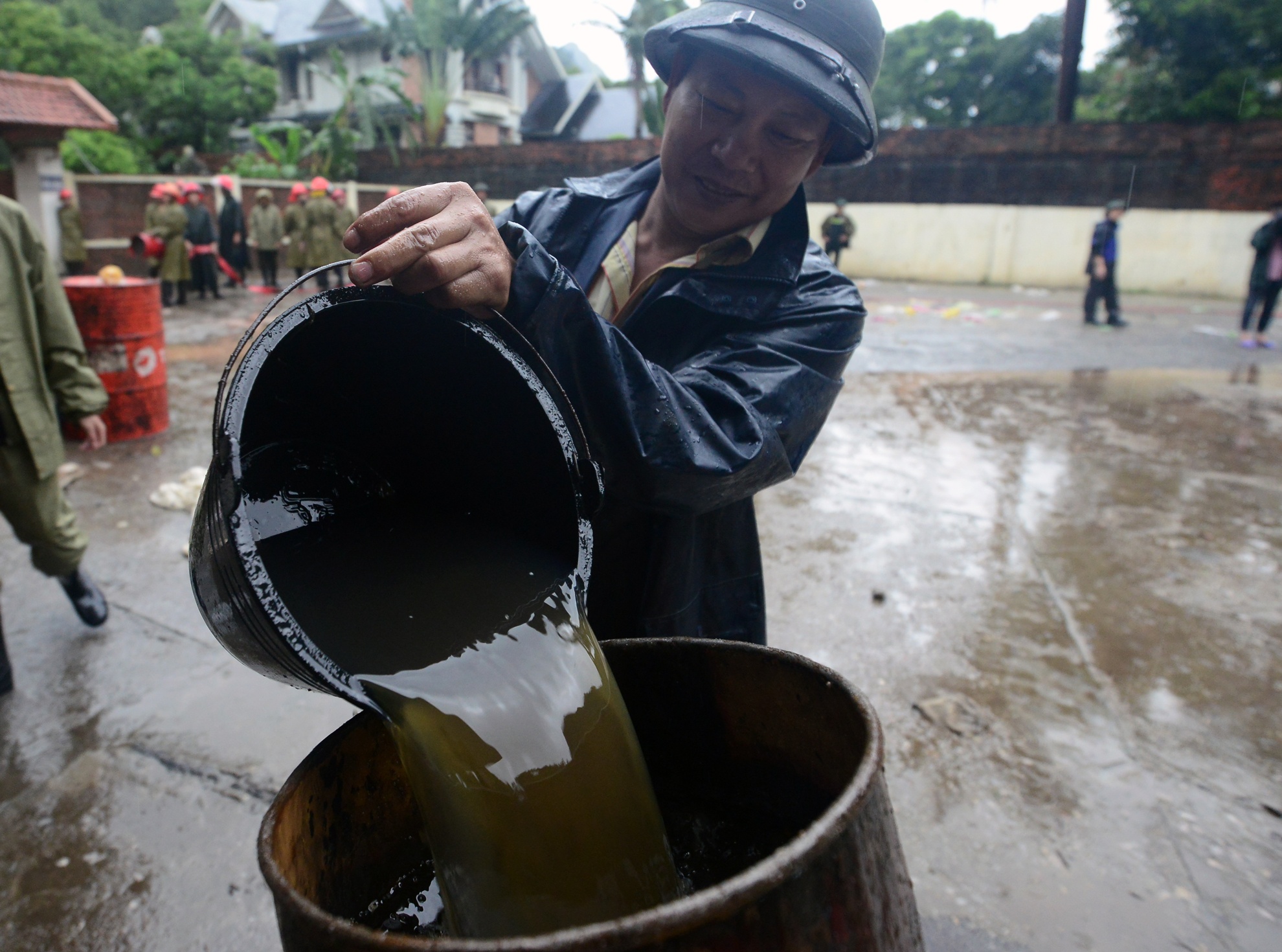 Giai cuu cay xang chim trong nuoc nhieu ngay hinh anh