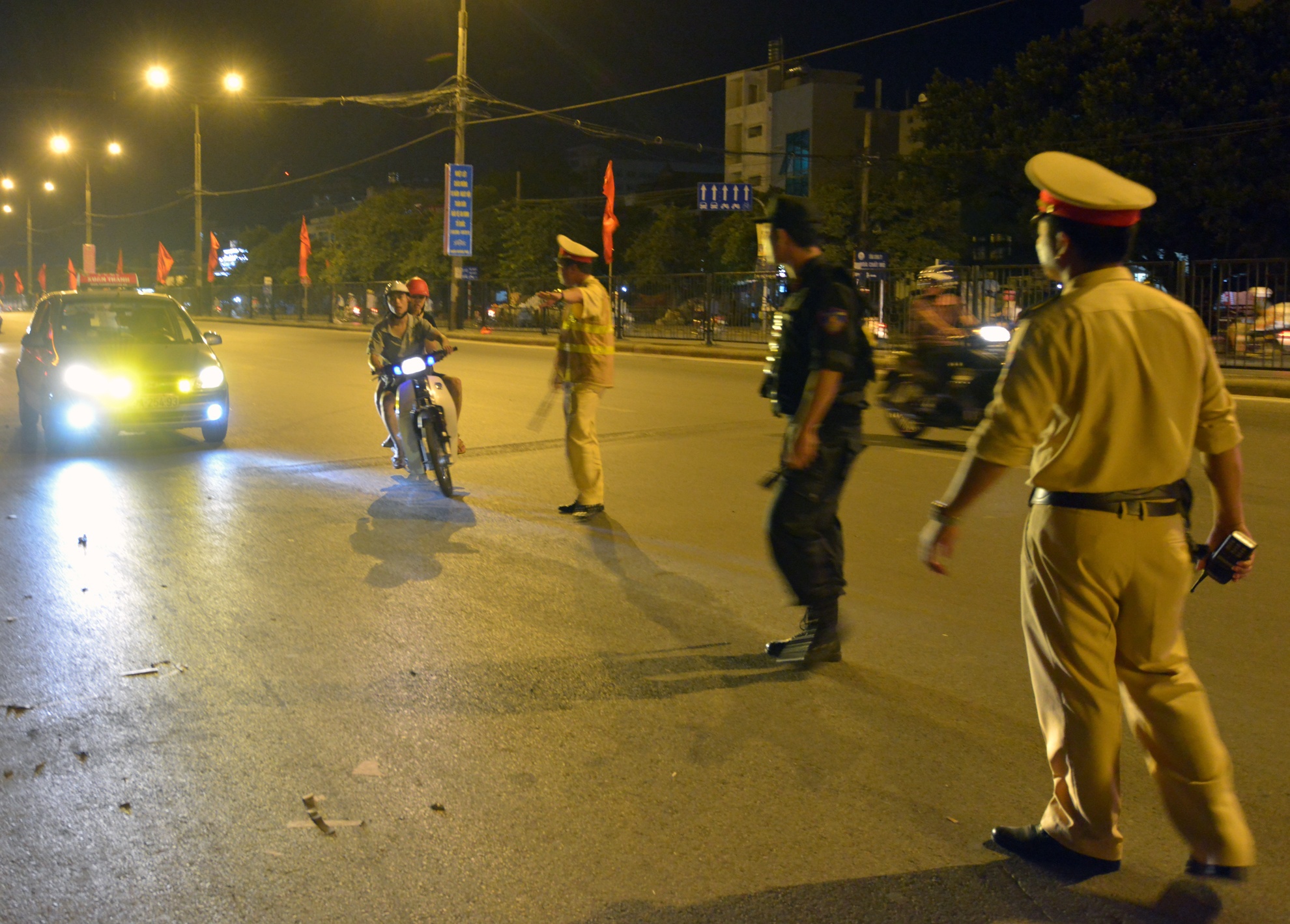 Cửa ngõ phía Nam của thủ đô là địa bàn khá phức tạp về tình hình an ninh trật tự, nhất là về ban đêm. Đây cũng là nơi tổ công tác đặc biệt Y10-141 thường xuyên phải chốt chặn làm nhiệm vụ trong khoảng từ 19h cho tới 3h sáng hôm sau.