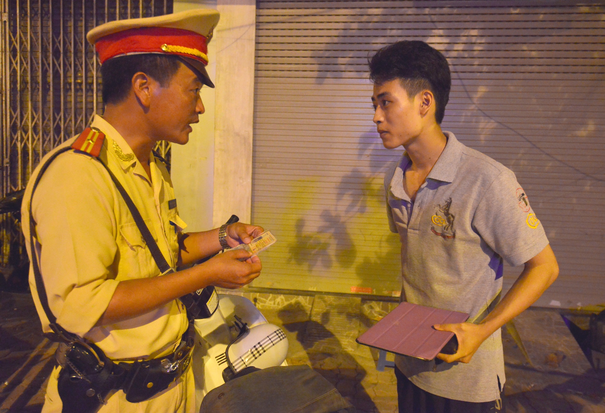 Tốt nghiệp học viện cảnh sát năm 2001, từng được biệt phái công tác trong nhiệm vụ đảm bảo trật tự an ninh tại phía Nam. Năm 2004, quay trở về thủ đô anh nhận nhiệm vụ tại đội điều tra hình sự huyện Thanh Trì với nhiều thành tích khi phá các án ma túy, từng giải cứu được 5 người thoát khỏi các đối tượng buôn bán phụ nữ qua biên giới. Năm 2010 anh nhận nhiệm vụ tại phòng CSGT Hà Nội.