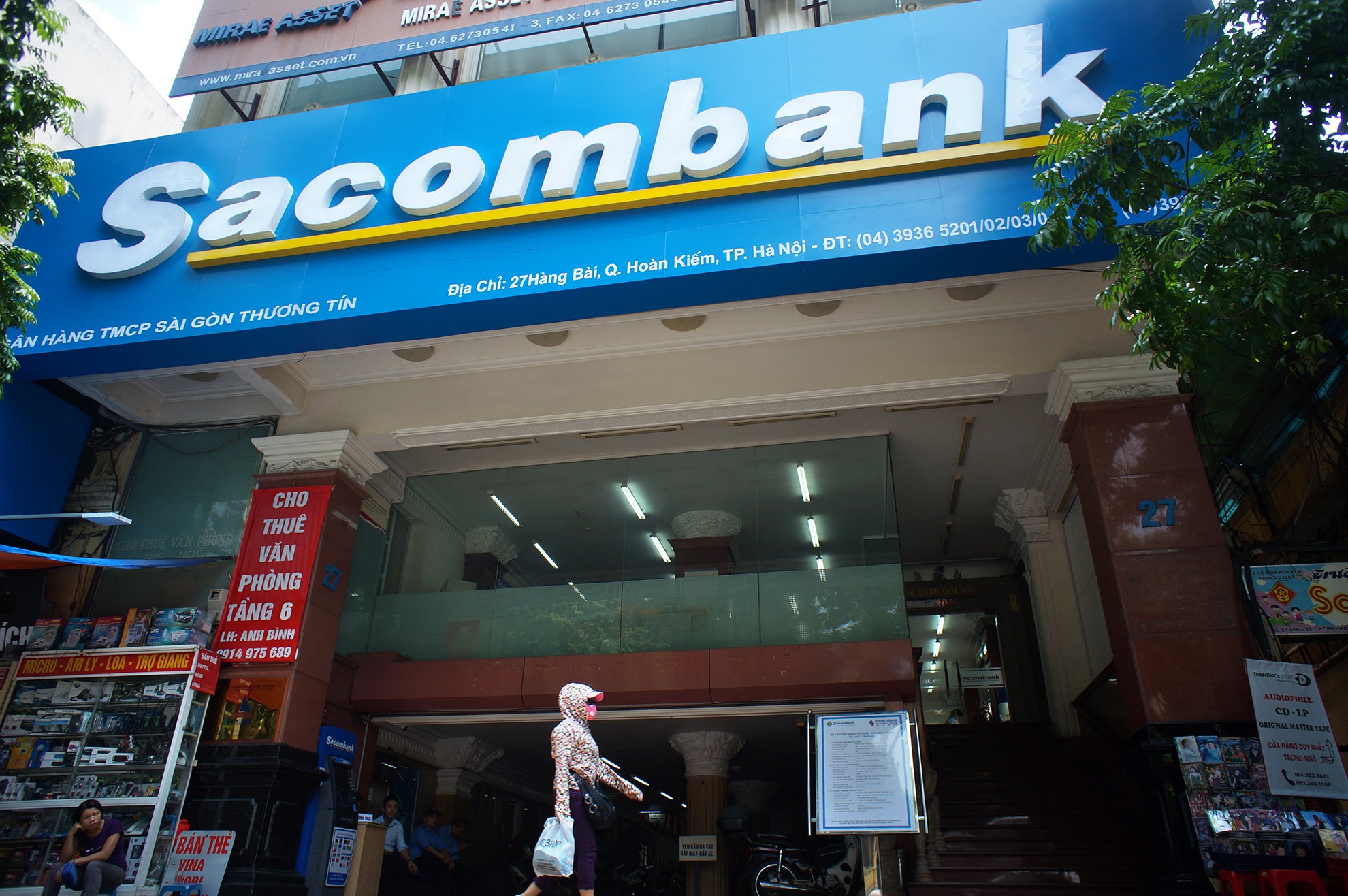 Ngan hang Phuong Nam truoc ngay xoa so hinh anh