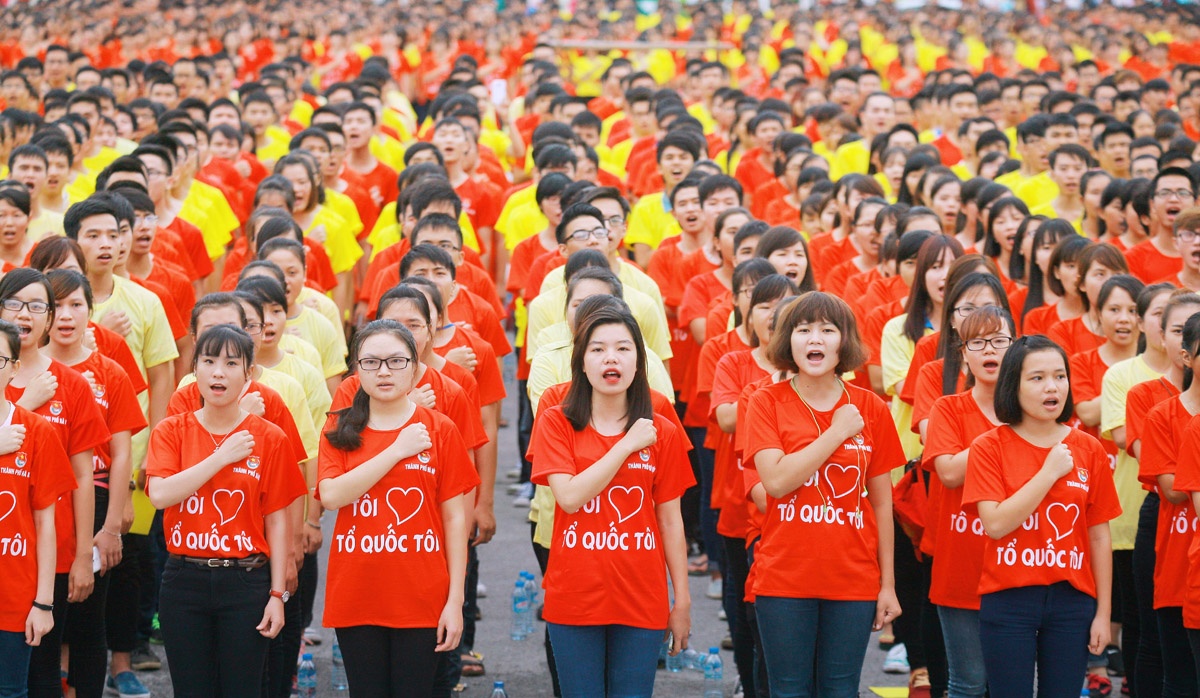 70 bức ảnh được chọn lọc, cân nhắc kỹ lưỡng từ kho ảnh lưu giữ nhiều năm của các phóng viên, các cộng tác viên của Báo Hànộimới như Viết Thành, Nguyệt Ánh, Vũ Long, Xuân Chính, Duy Tường, Văn Phúc, Mạnh Thắng, Huy Hùng, Trần Hải…, vừa với mục đích điểm lại những dấu mốc tiêu biểu nhất thể hiện sự phát triển, lớn mạnh của Đảng bộ TP Hà Nội qua các thời kỳ, vừa tạo cảm xúc tin tưởng, hân hoan của công chúng trước thềm khai mạc Đại hội đại biểu Đảng bộ thành phố lần thứ XVI đang đến gần.