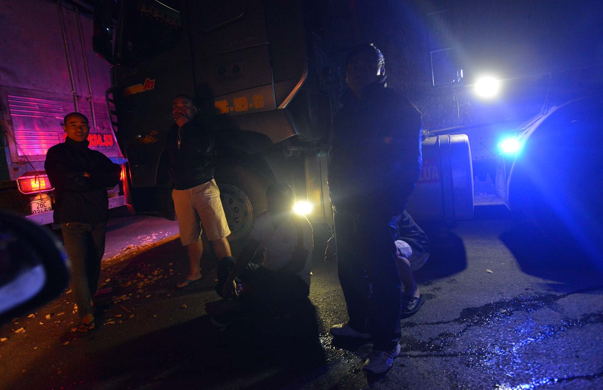 Xe bon dam xe khach anh 6